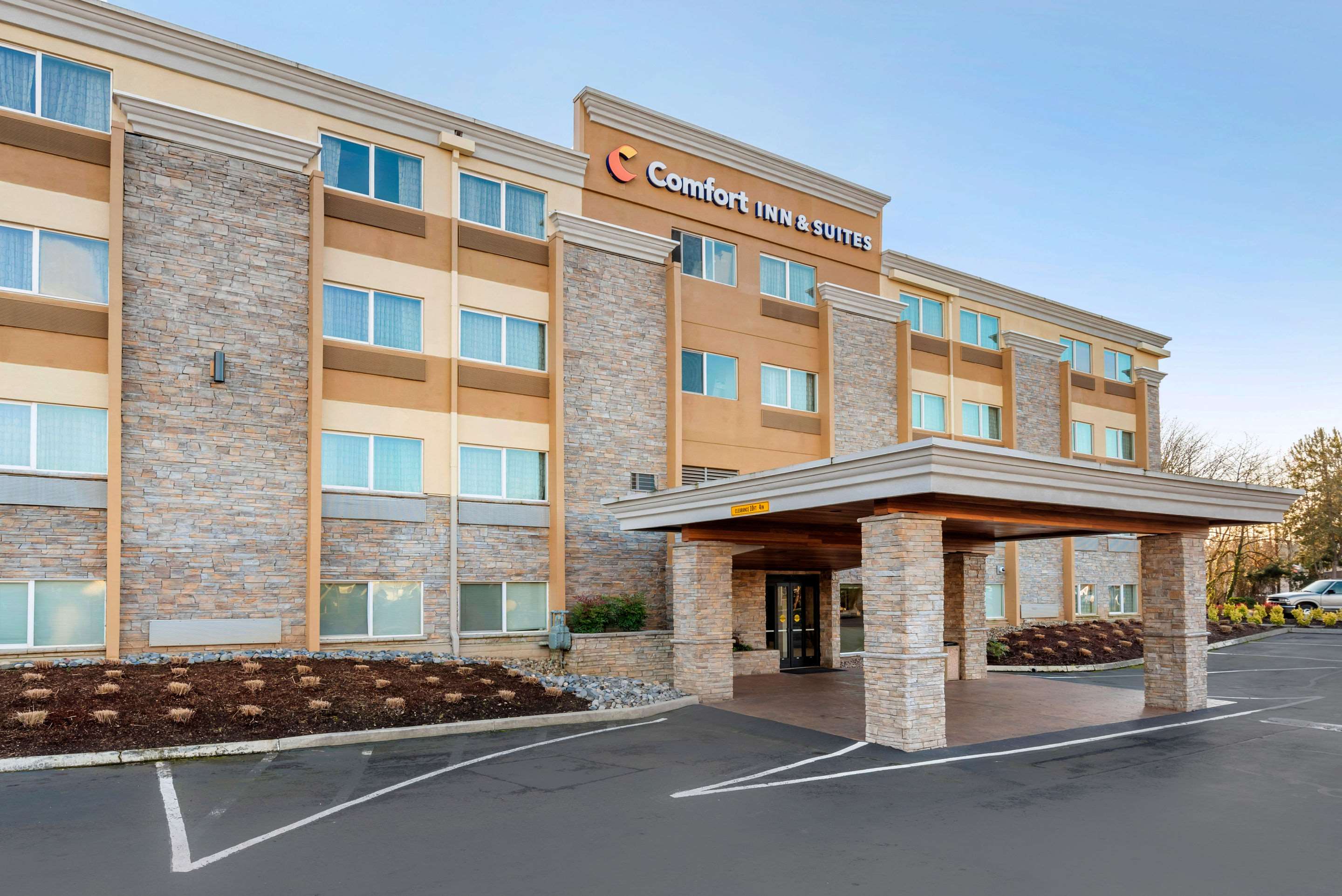 Comfort Inn & Suites Tigard Near Washington Square Photo