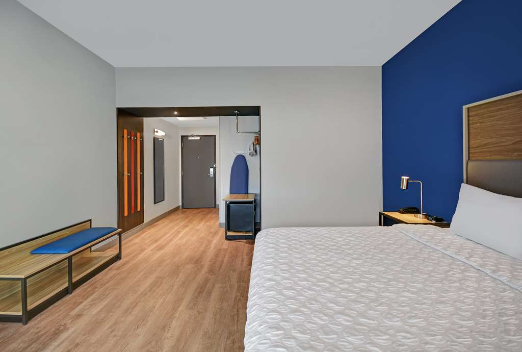 Tru by Hilton Troy Detroit Image