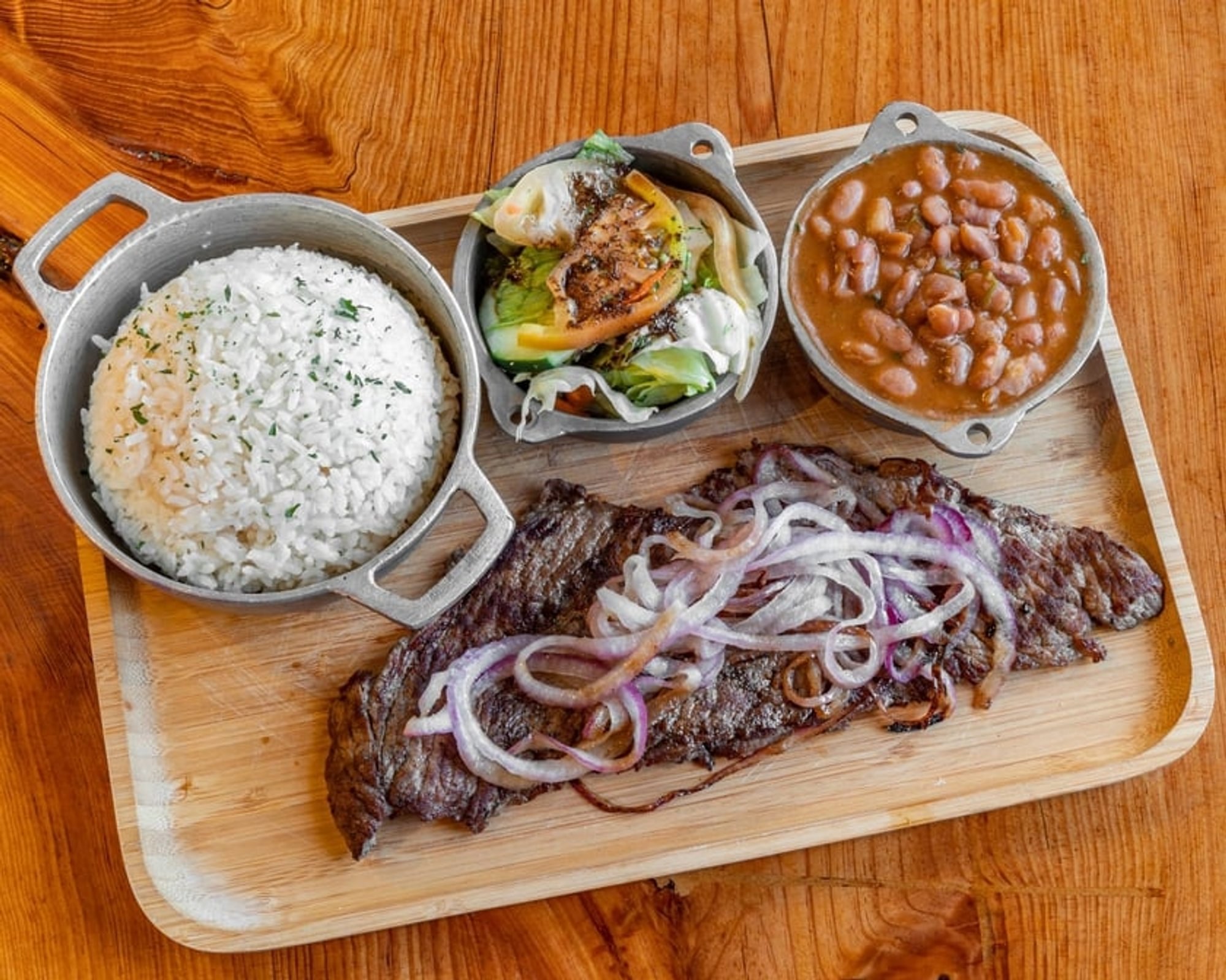 Bistec Encebollado