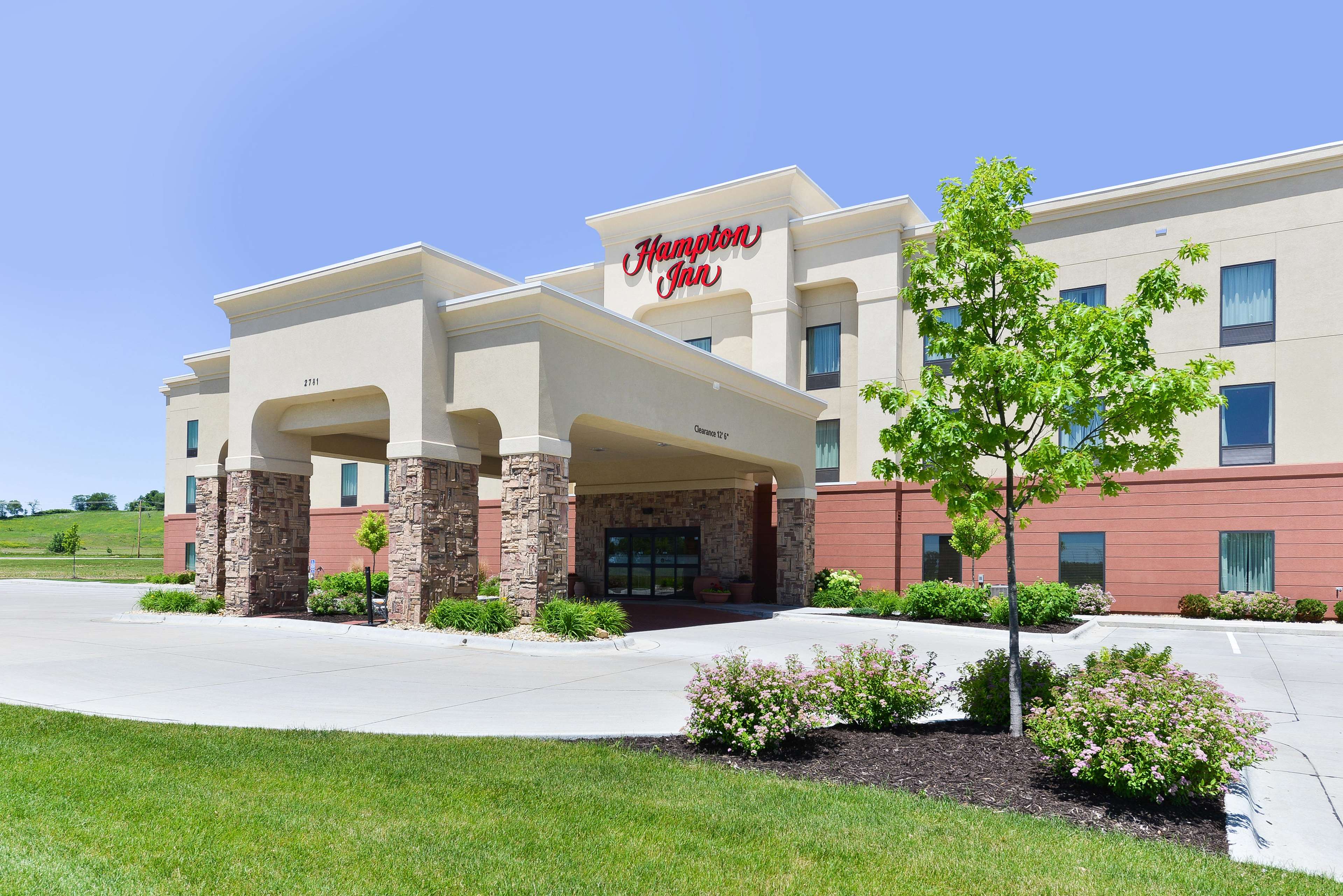 Hampton Inn Clinton Photo