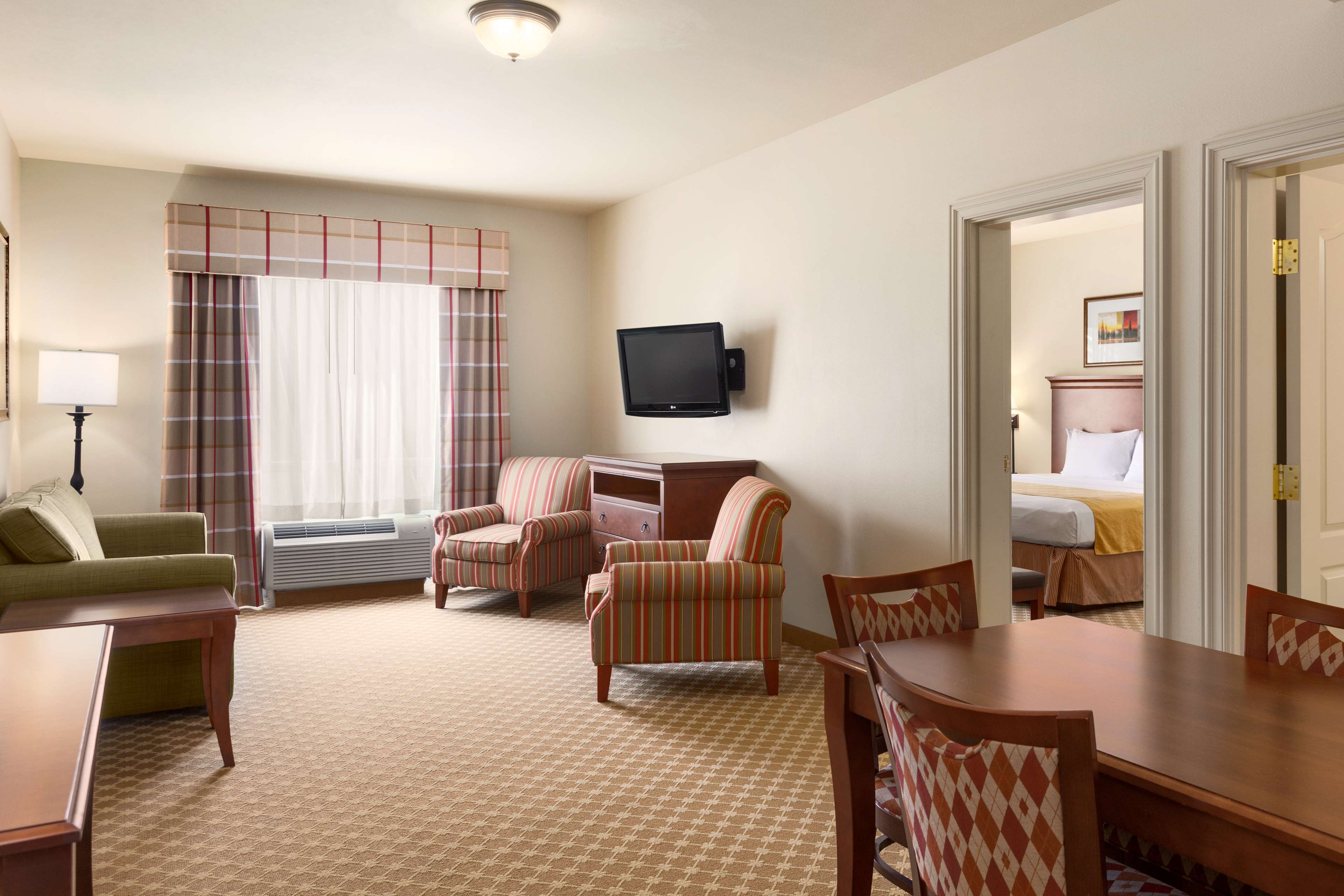 Country Inn & Suites by Radisson, Tifton, GA Photo