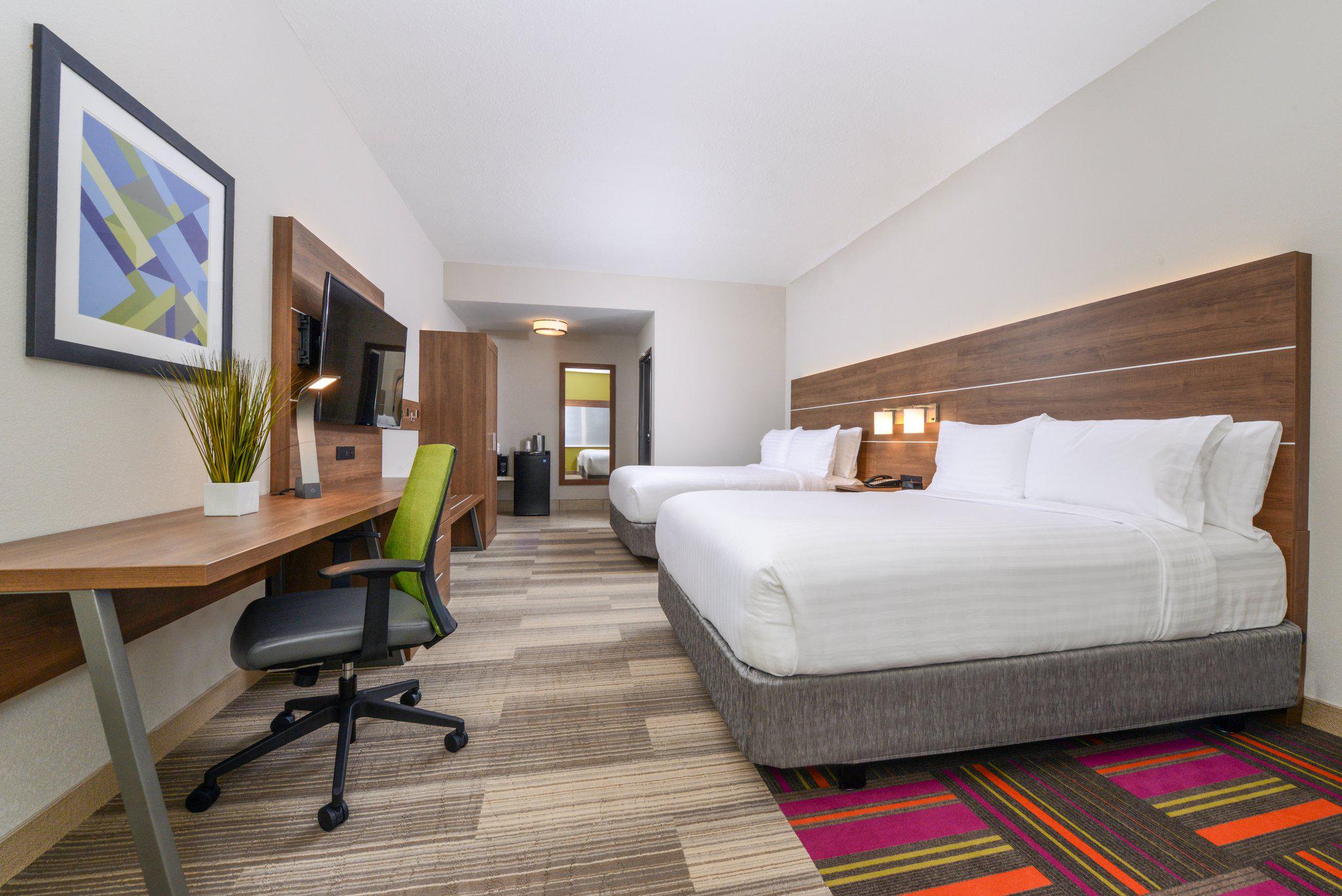 Holiday Inn Express & Suites Ruskin - Sun City Photo