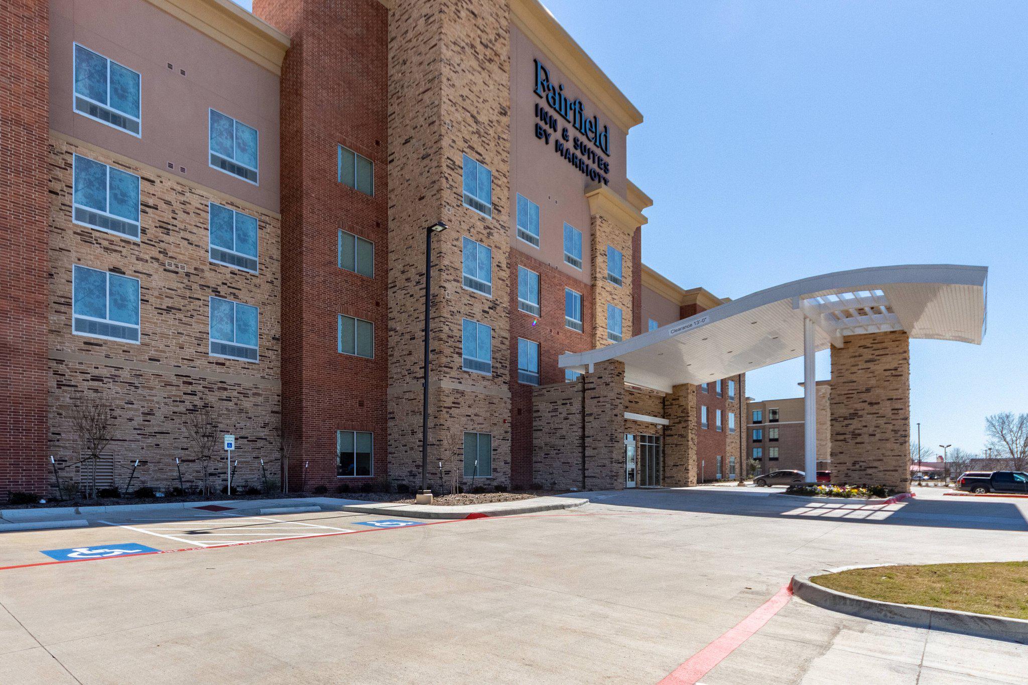 Fairfield Inn & Suites by Marriott Dallas Arlington South Photo