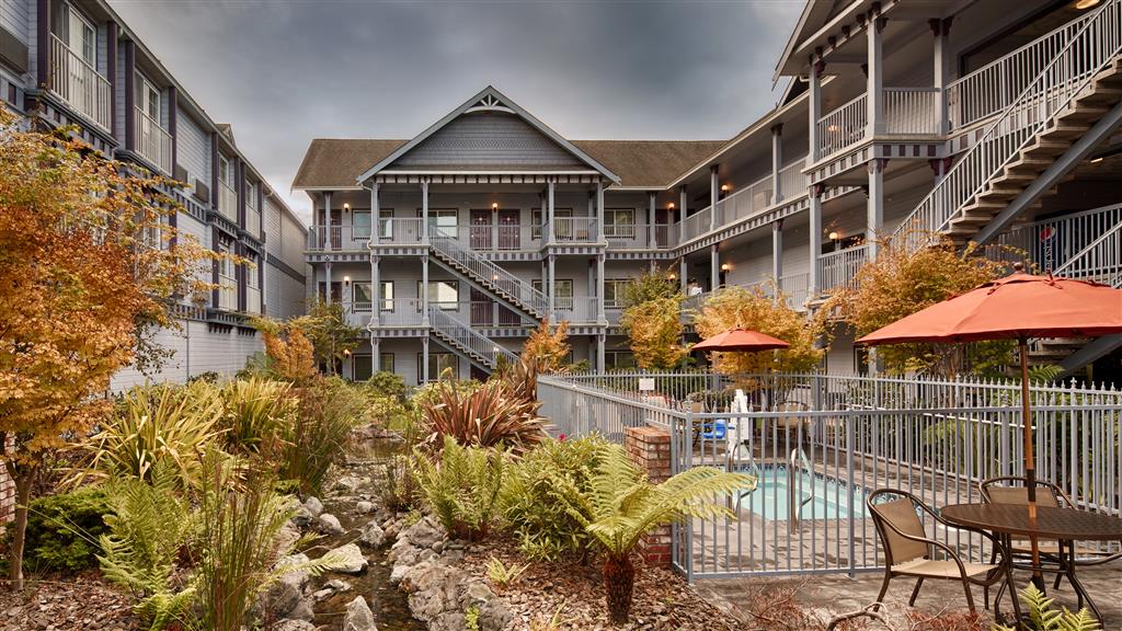 Best Western Plus Bayshore Inn Image