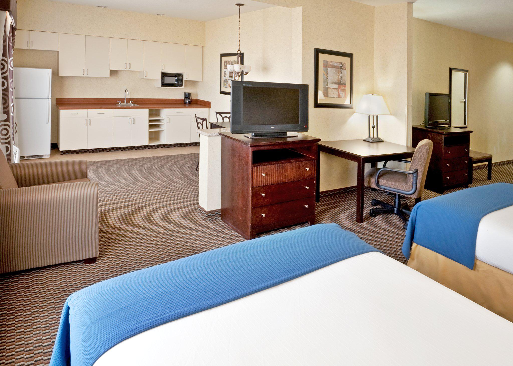 Holiday Inn Express & Suites Nampa - Idaho Center Photo