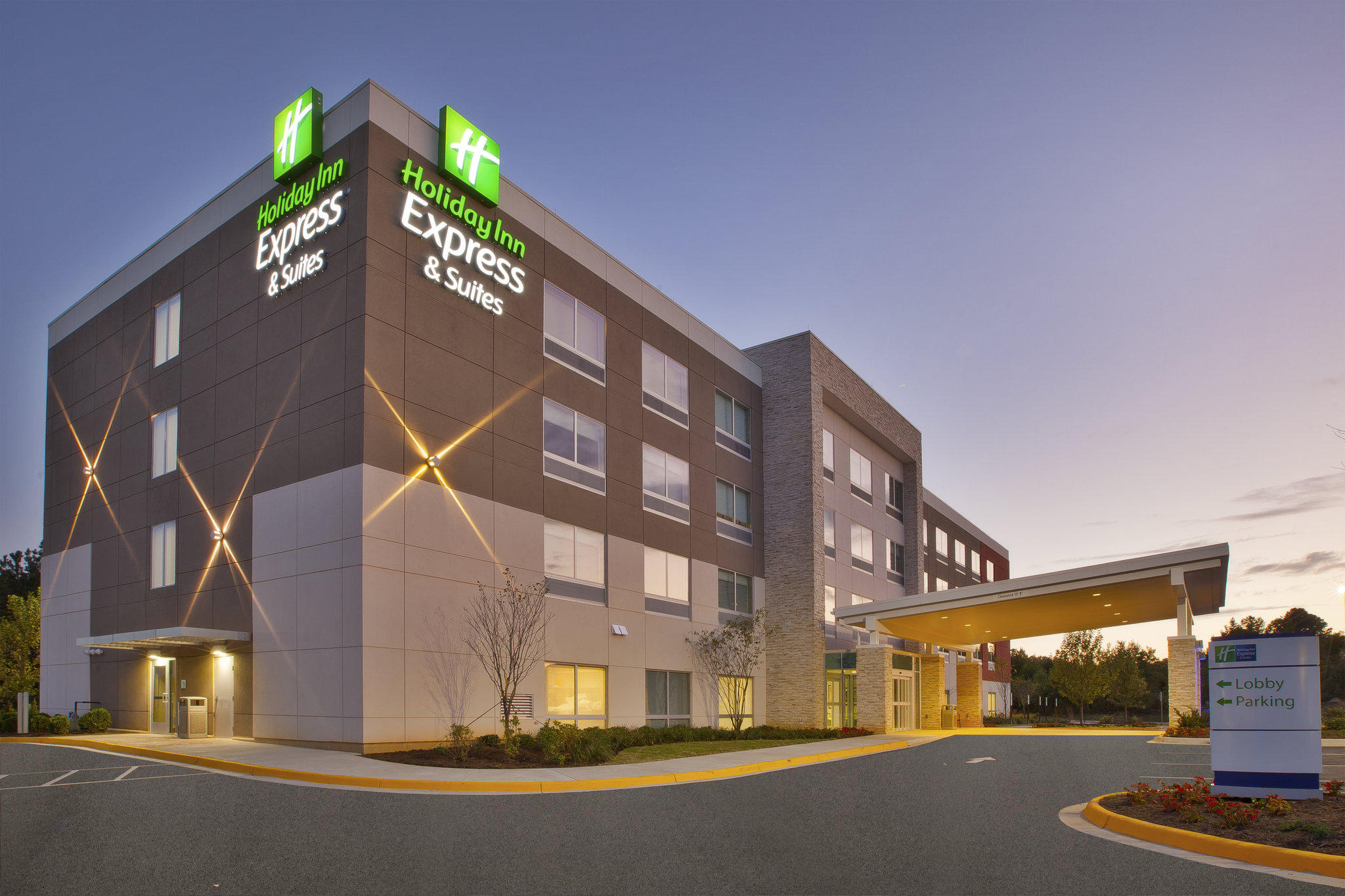 Holiday Inn Express & Suites South Hill Photo