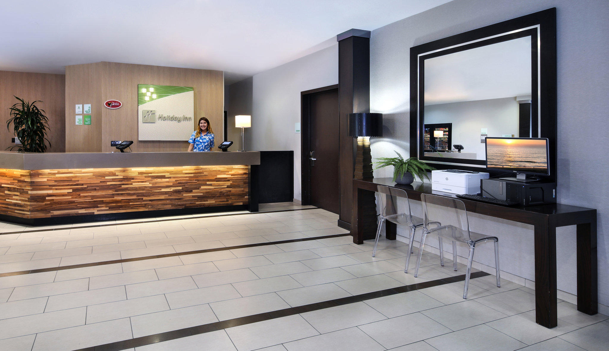 Holiday Inn & Suites Anaheim (1 Blk/Disneyland®) Photo