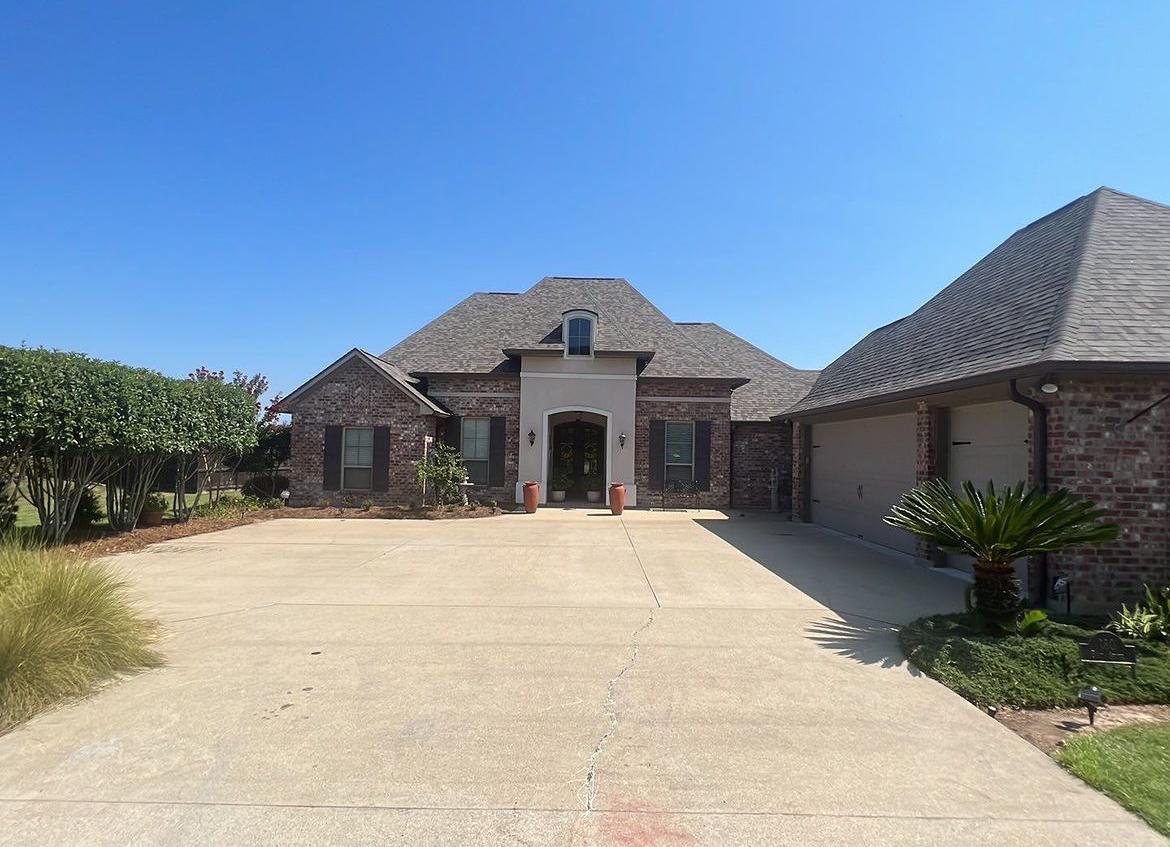 Brown's Roofing Image