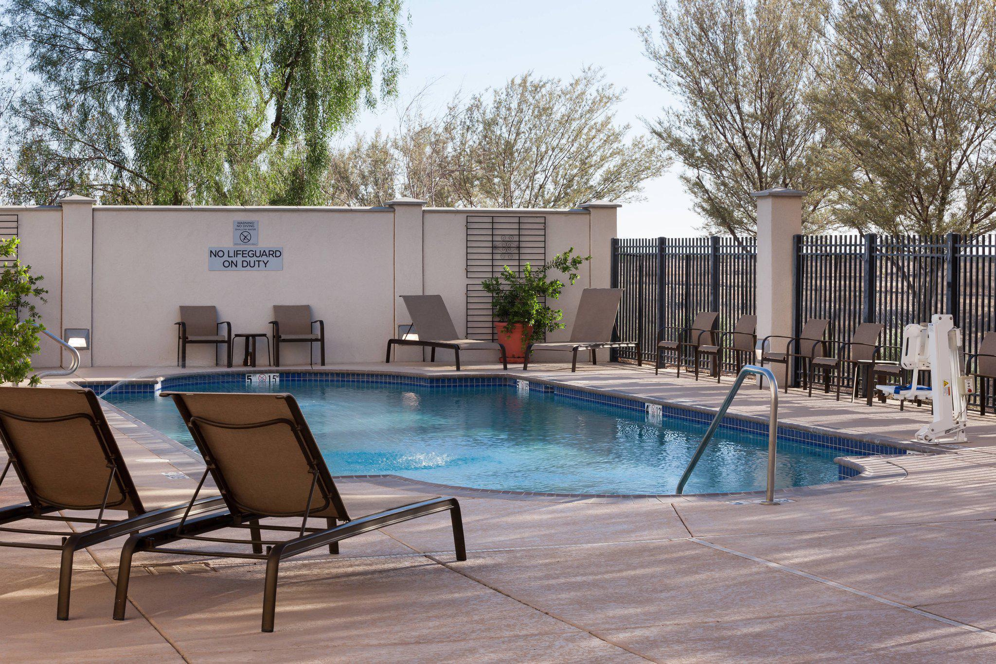 Fairfield Inn & Suites by Marriott Phoenix Chandler/Fashion Center Photo