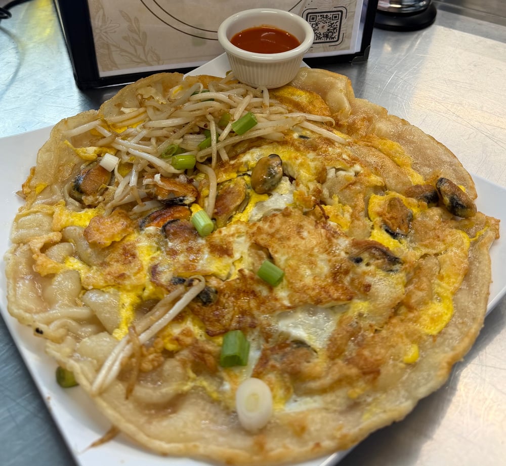Hoi Tod (Thai Mussel Omelette)