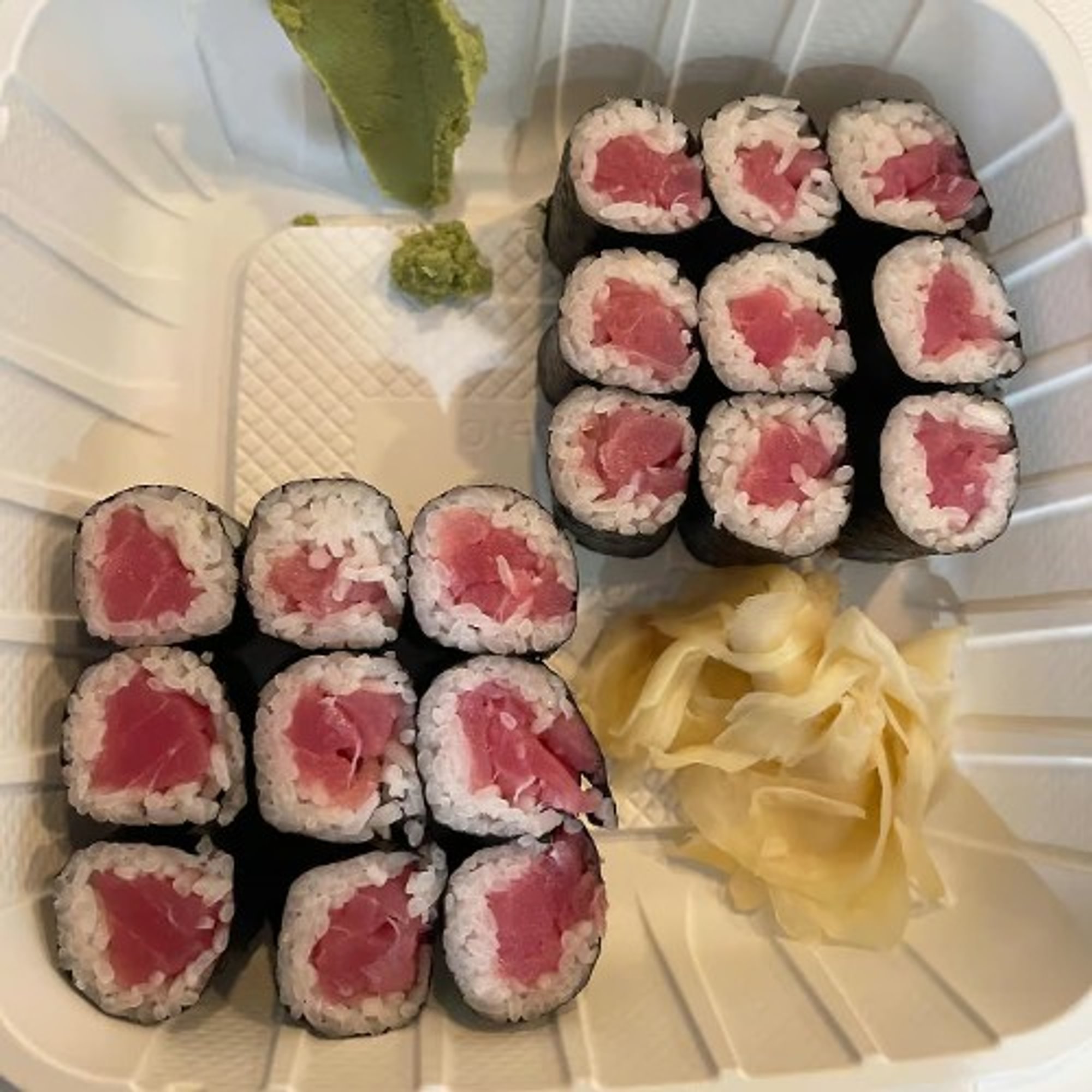 Tuna Roll (8pcs)