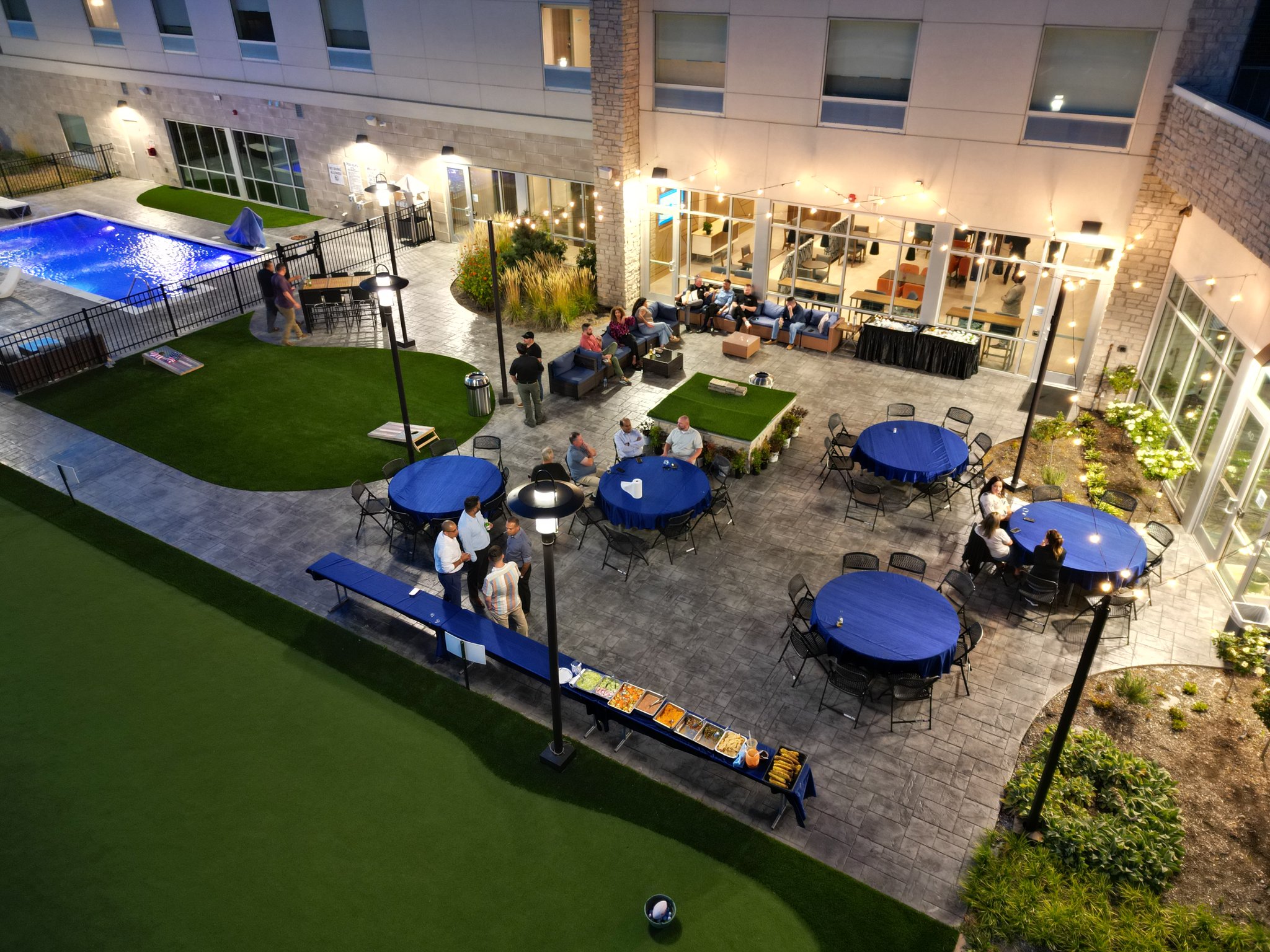 Holiday Inn Express & Suites Chicago Schaumburg by IHG Image