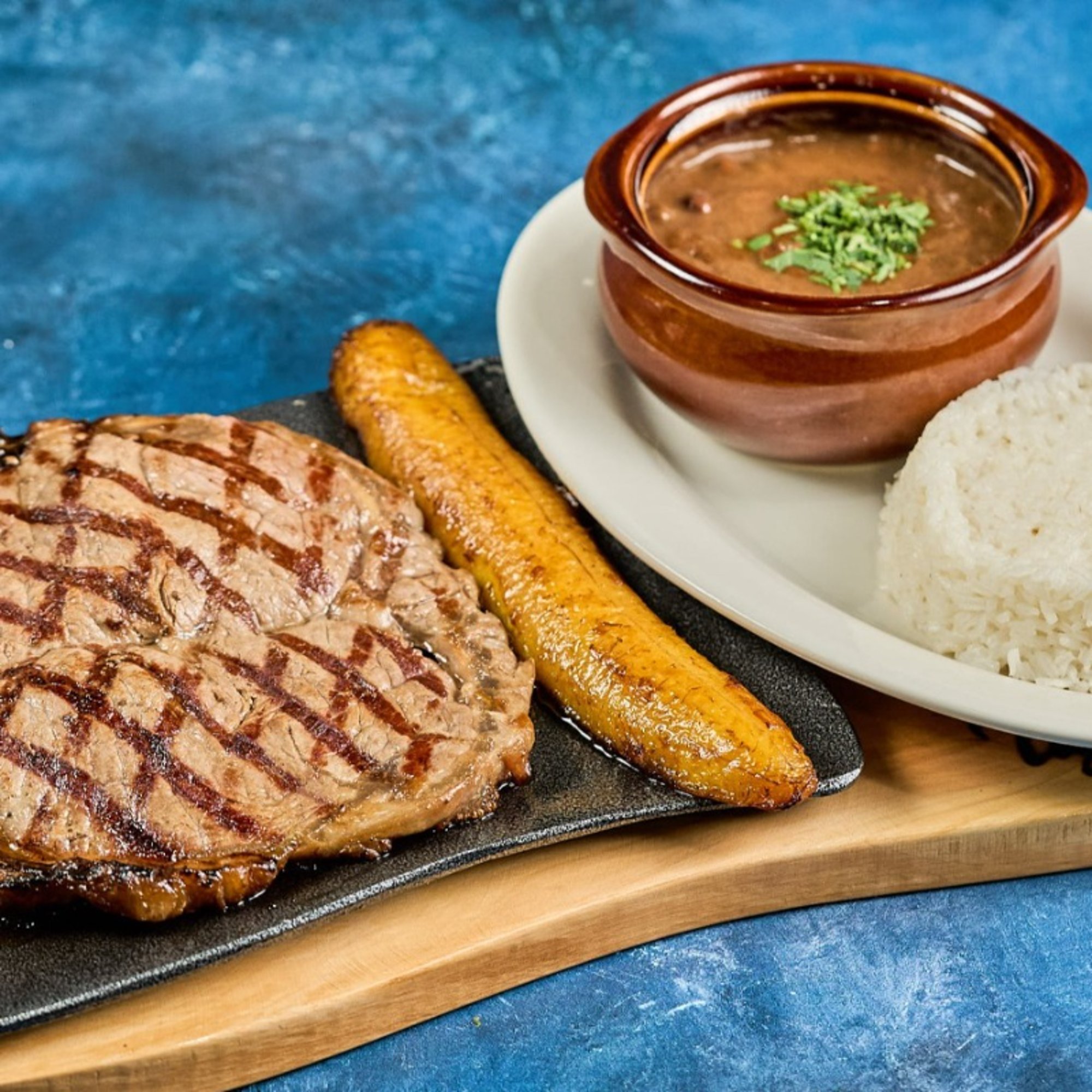 Churrasco Colombiano + Acompañante