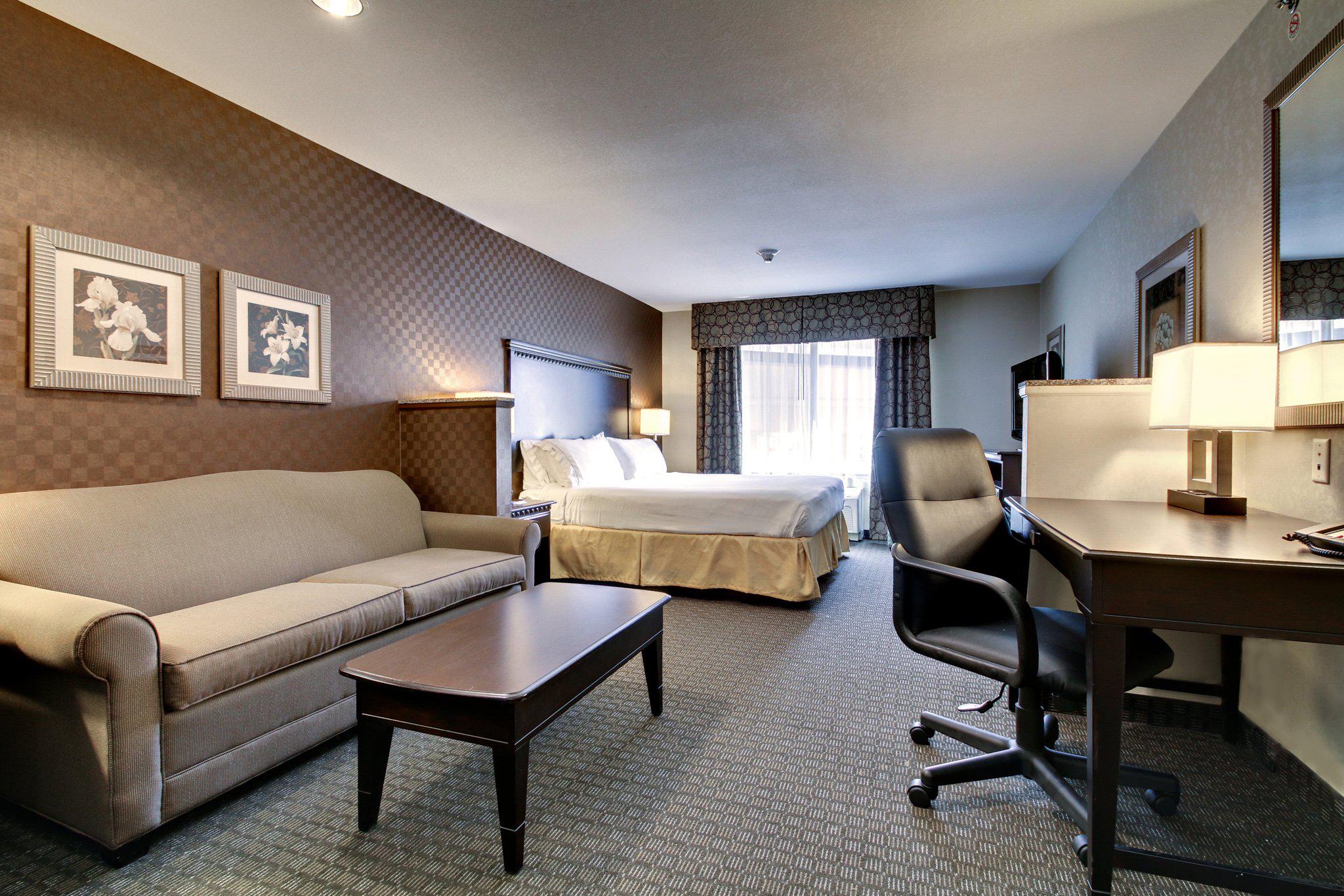 Holiday Inn Express & Suites Peru - Lasalle Area Photo