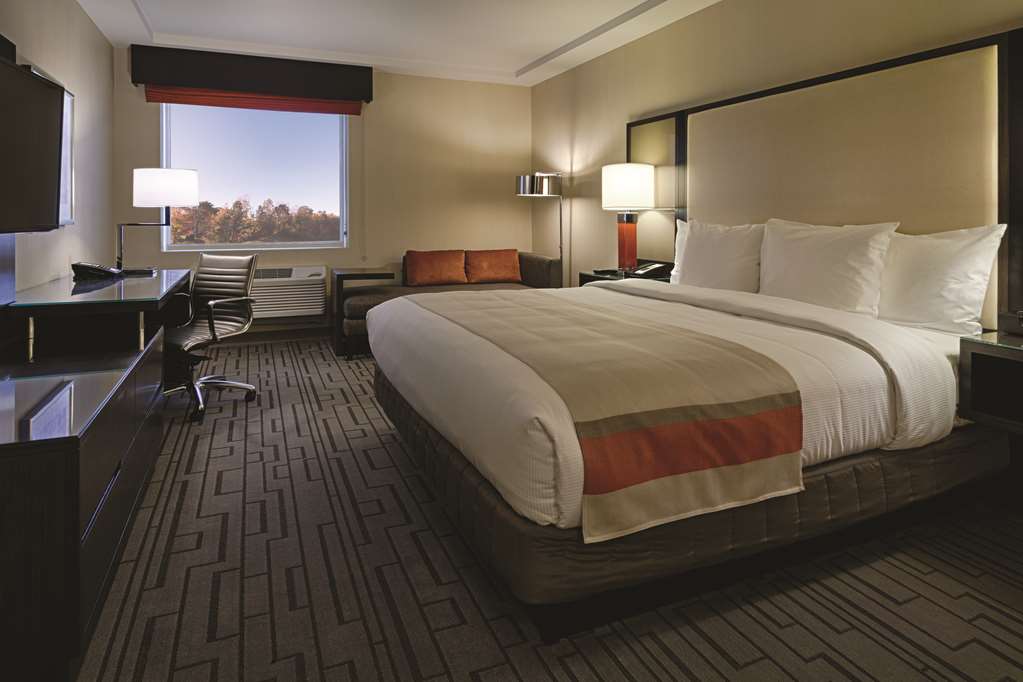 DoubleTree by Hilton Hotel Bristol, Connecticut Image