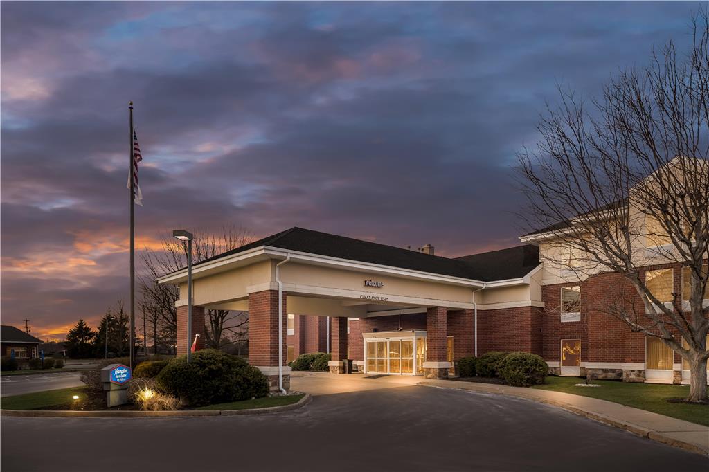 Hampton Inn & Suites Newtown Image
