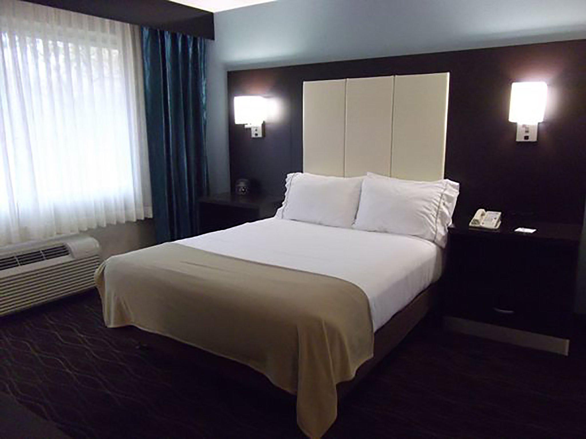 Holiday Inn Express Boise-University Area Photo