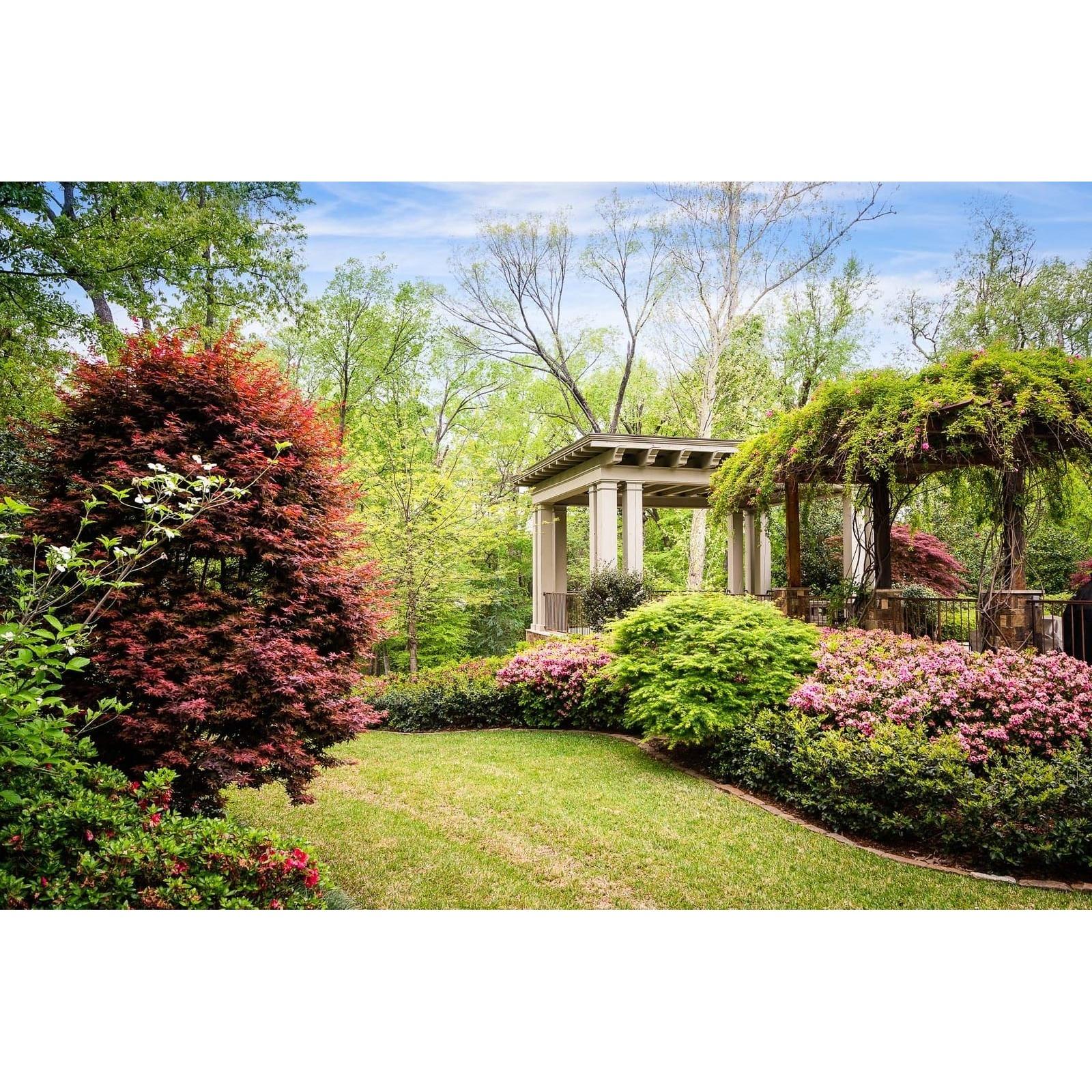 Magni Contracting, LLC Logo