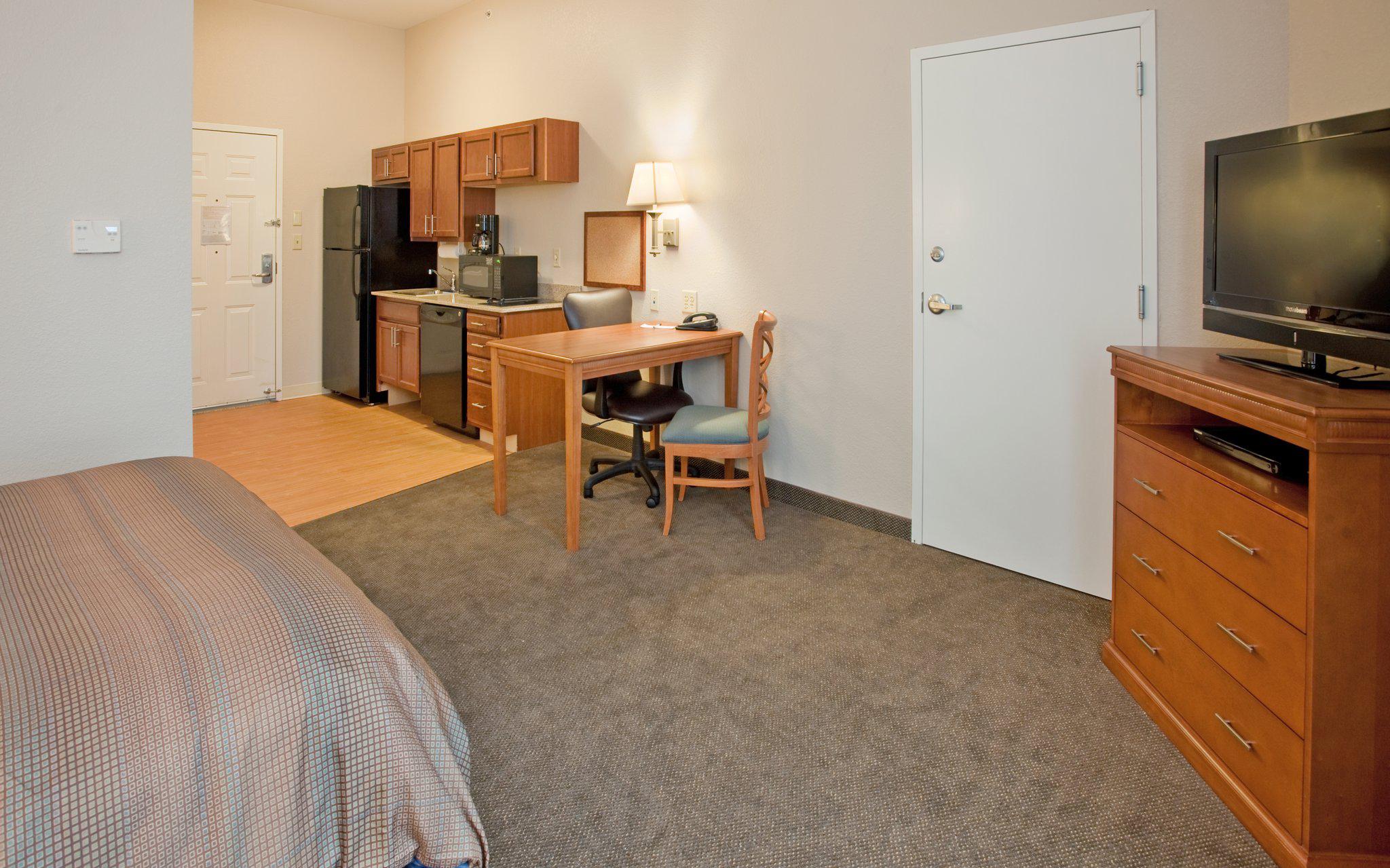 Candlewood Suites Kansas City Northeast Photo