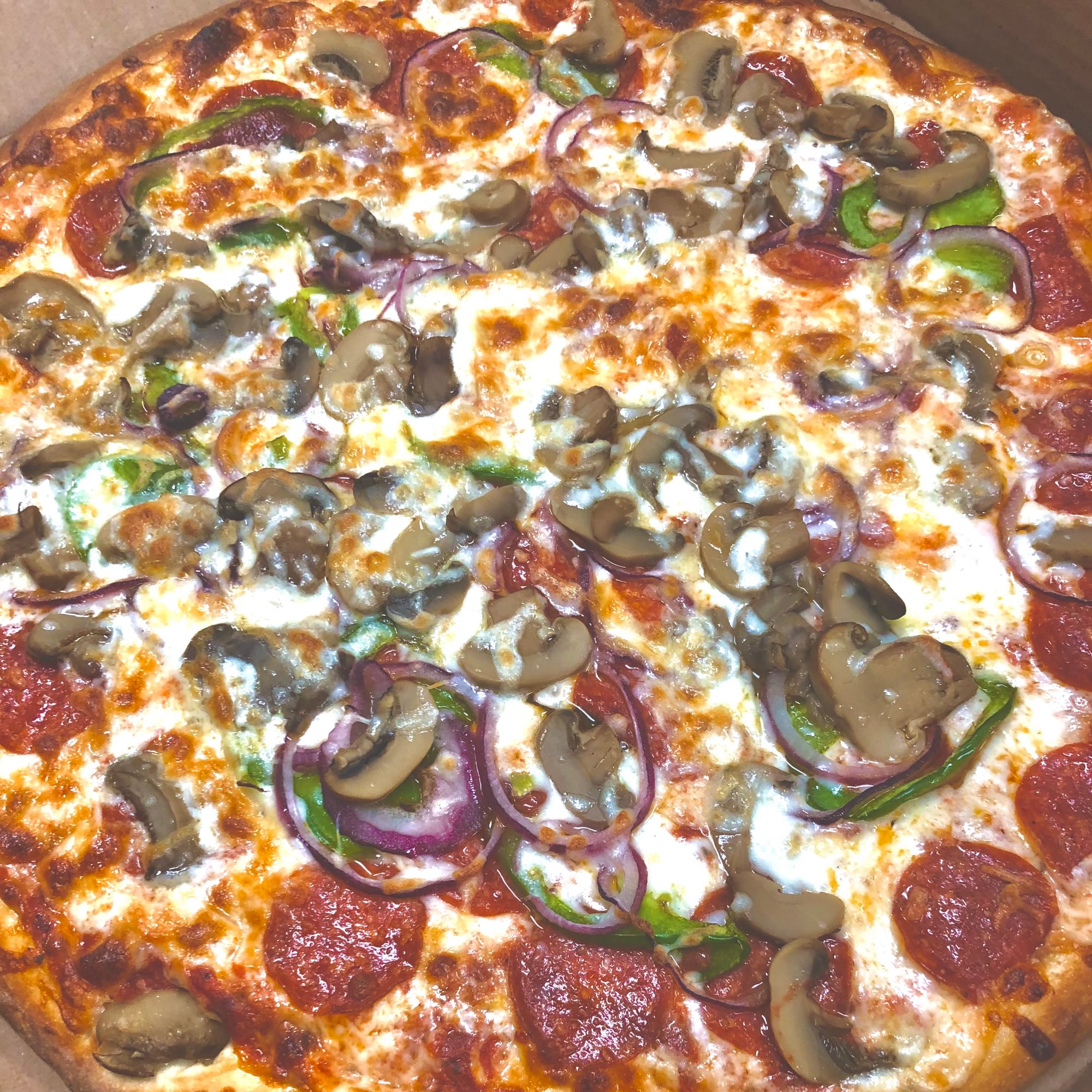 Mountain Pizza (12" Medium - 8 Slices)