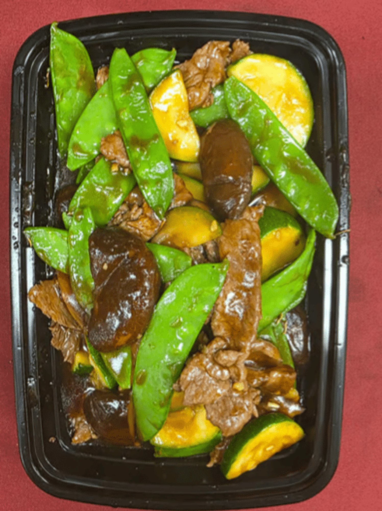 B6. Beef with Black Mushroom/snow Peas