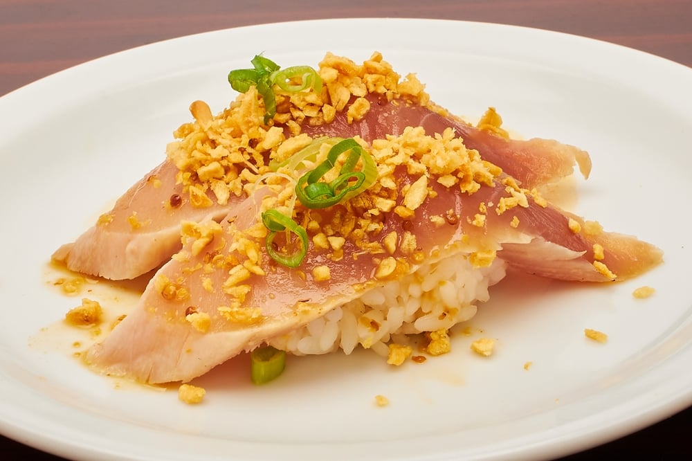 Peppered Albacore with Garlic Chips