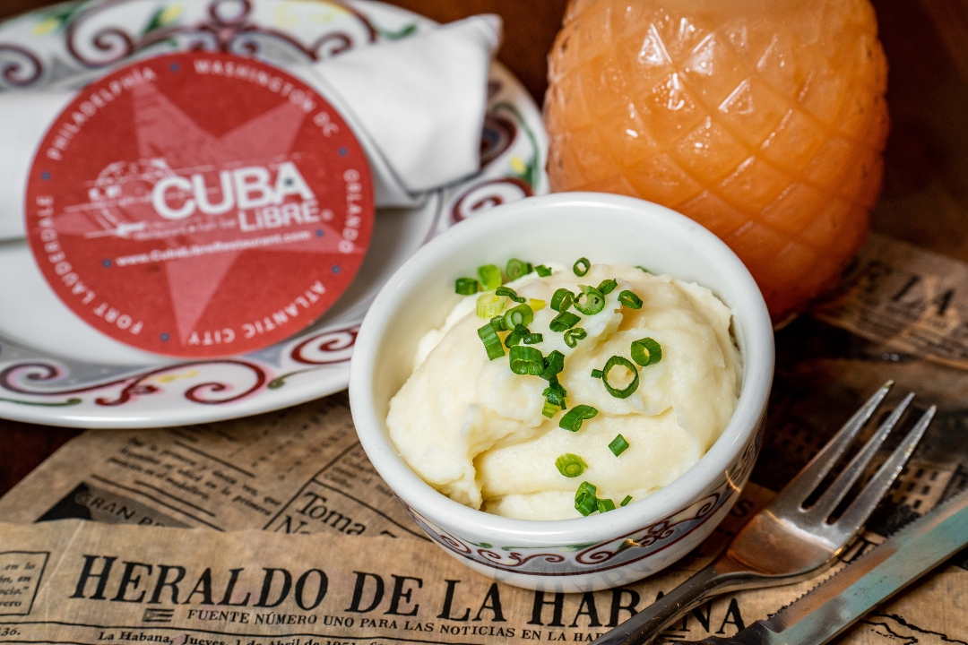 GARLIC MASHED POTATOES (V)