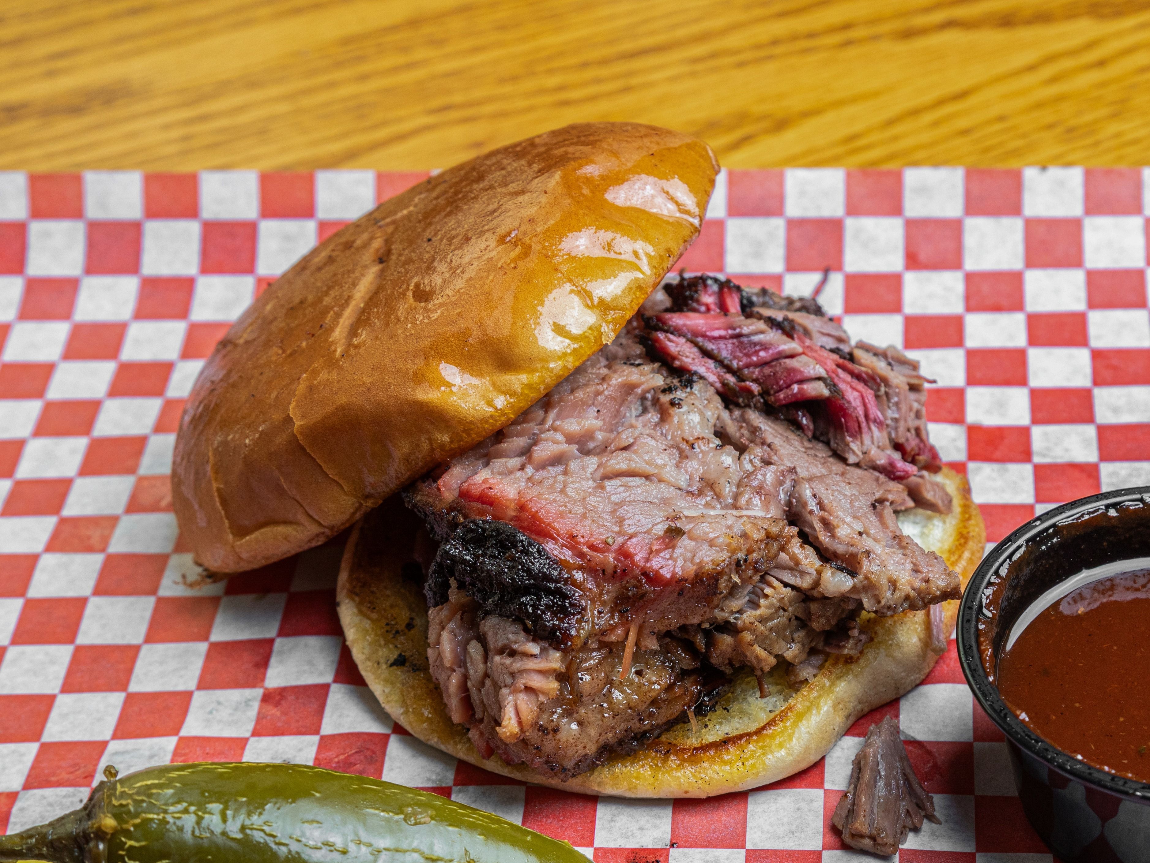 Brisket Sliced Sandwich (Pick Only 1 Side) w/6oz Side