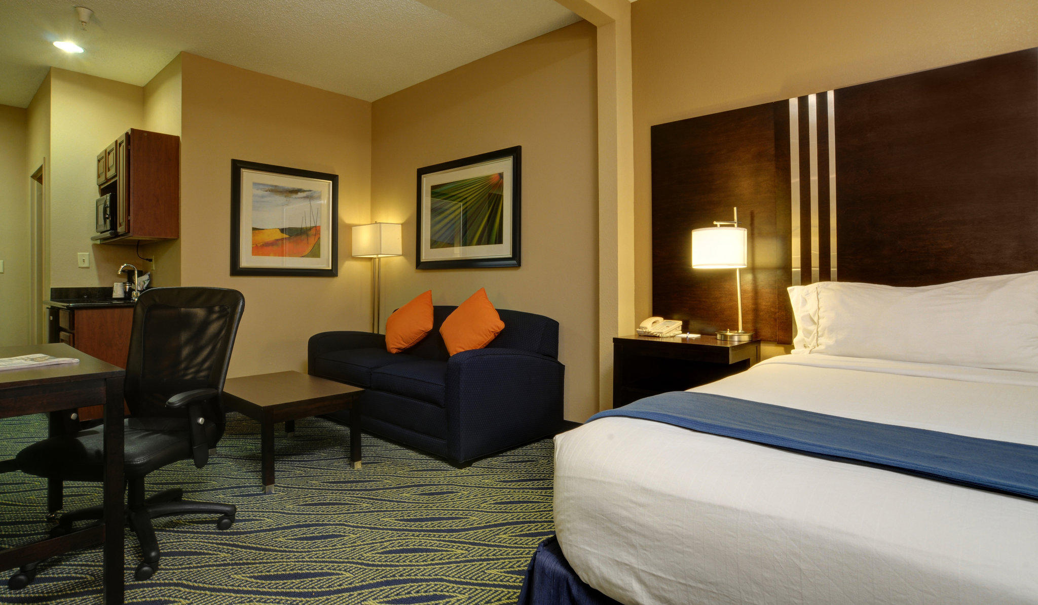 Holiday Inn Express & Suites Midwest City Photo