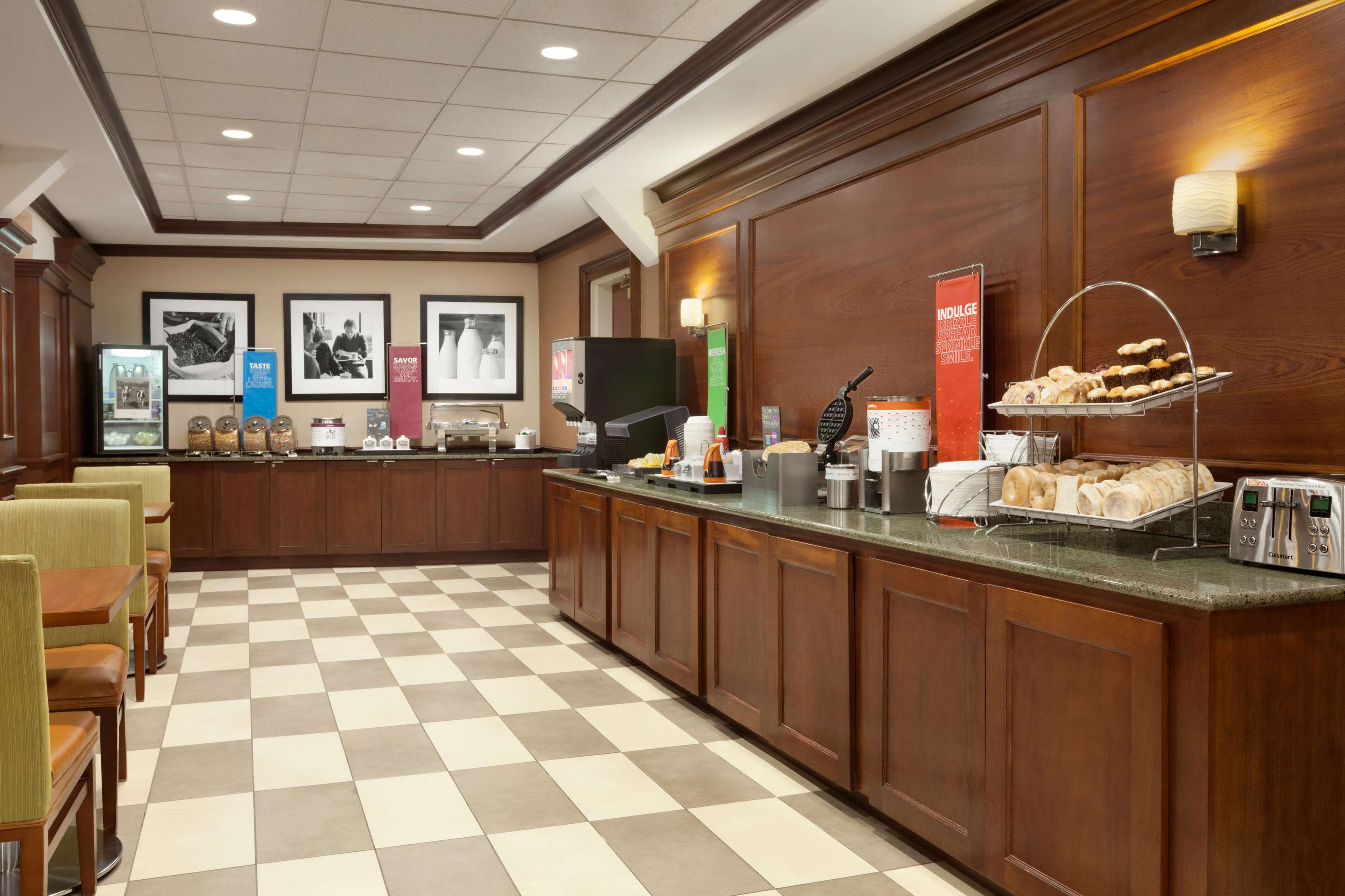 Hampton Inn Long Island - Brookhaven Photo