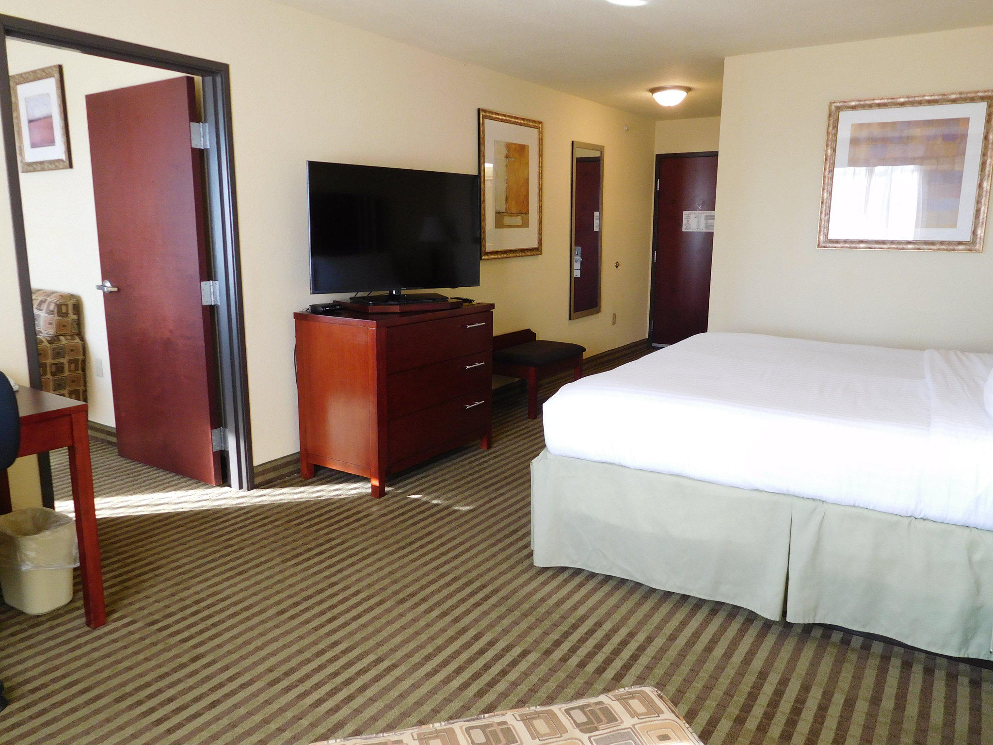 Holiday Inn Express & Suites Ponca City Photo