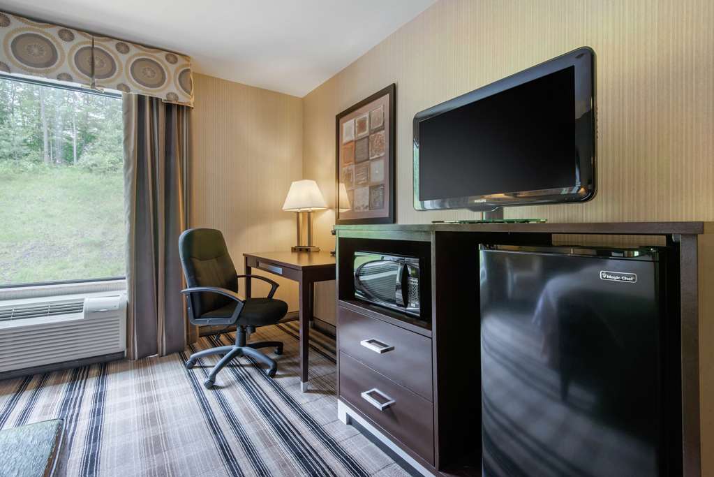 Hampton Inn Meadville Image
