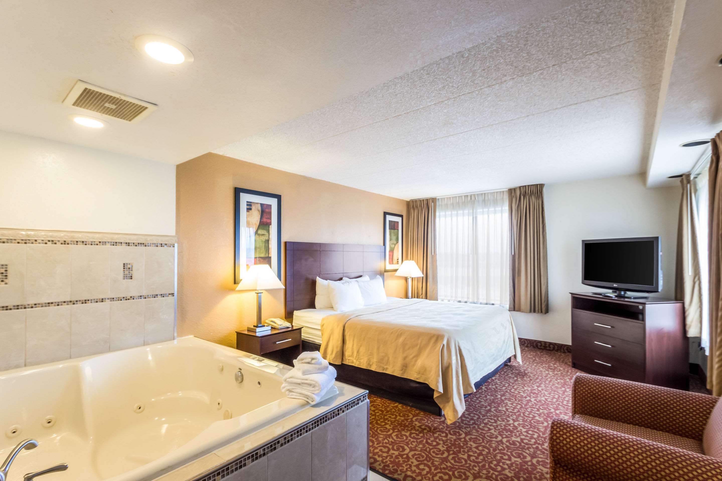 Quality Suites Milwaukee Airport Photo