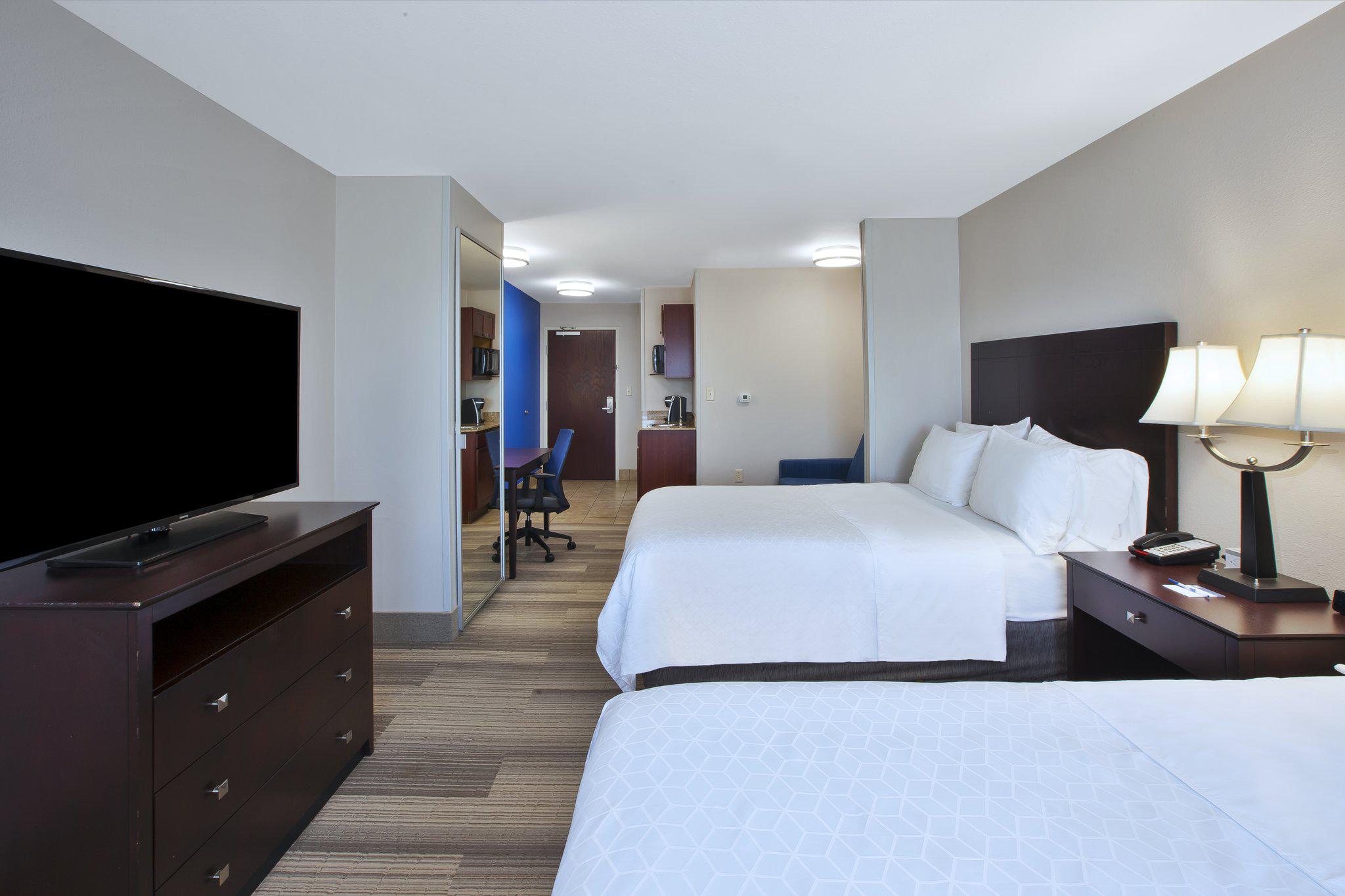 Holiday Inn Express & Suites Niles Photo