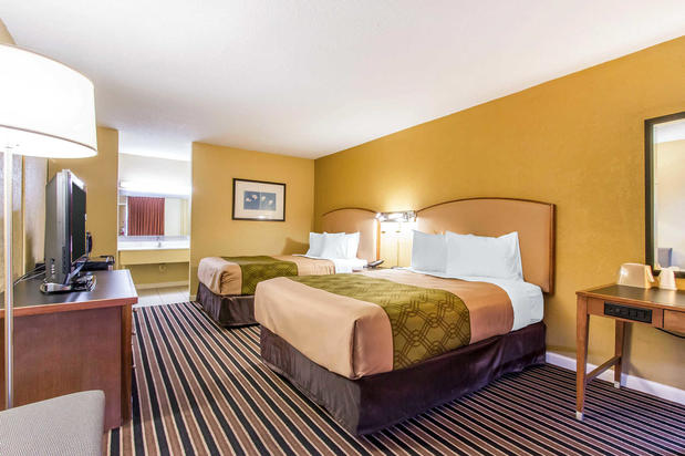 Images Econo Lodge Inn & Suites