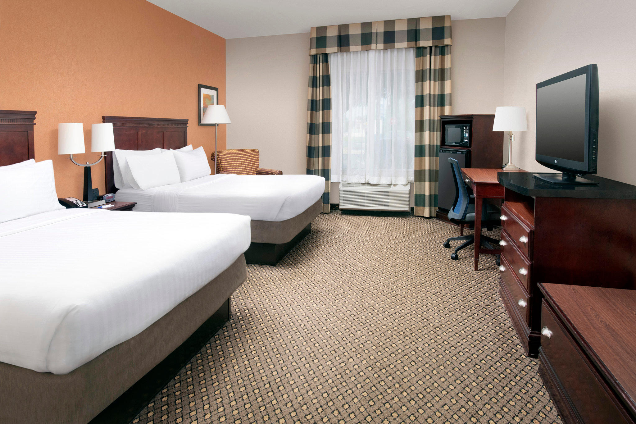 Holiday Inn Express & Suites Chambersburg Photo