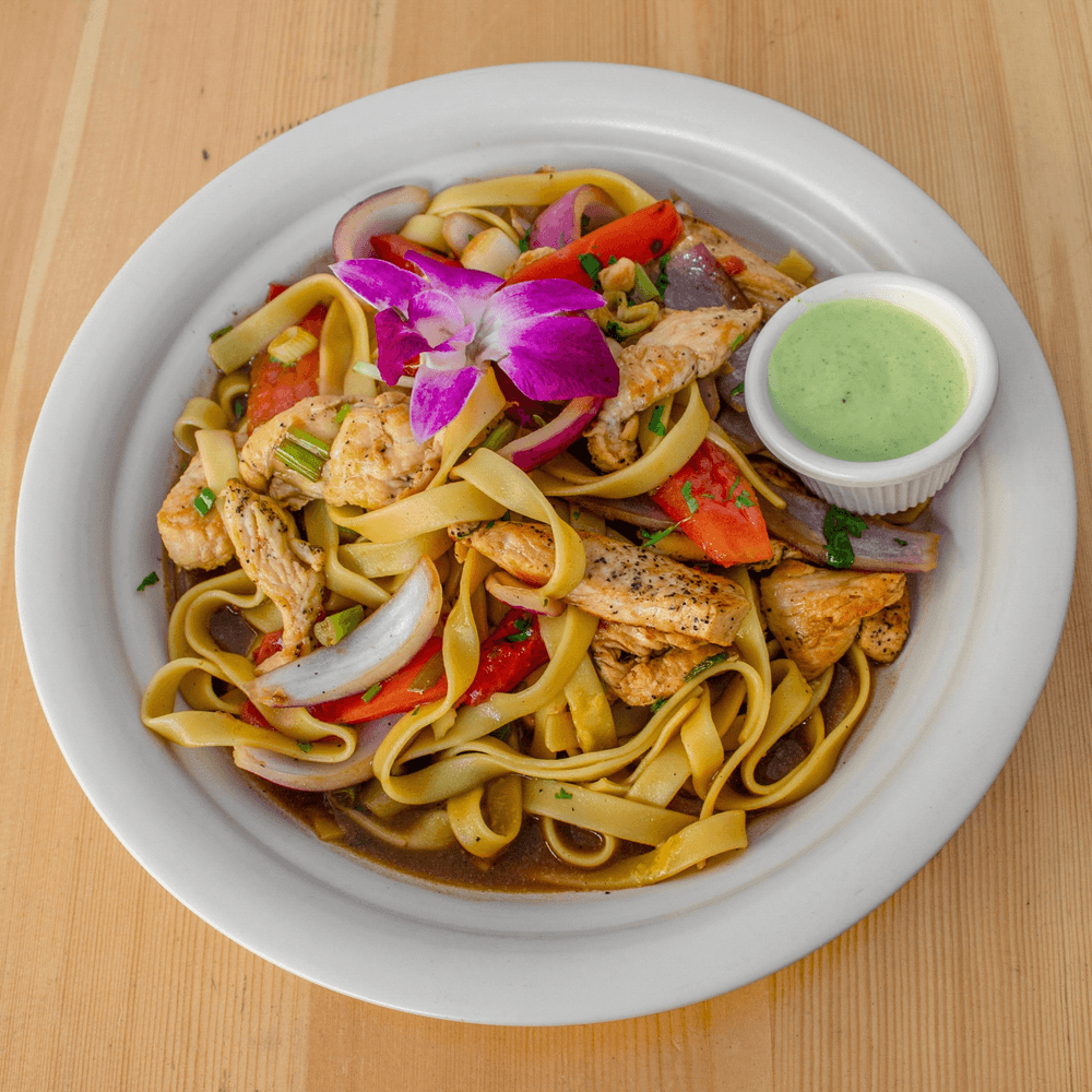 Tallarín Saltado