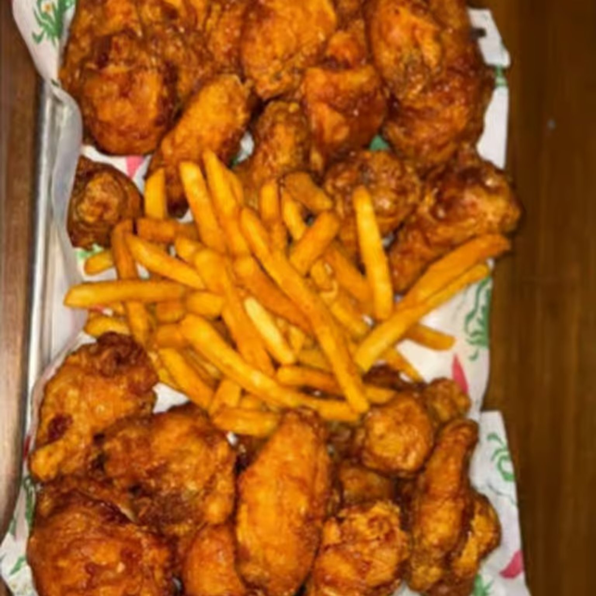 Small Combo (8 Wings, 4 Drumsticks & Fries)