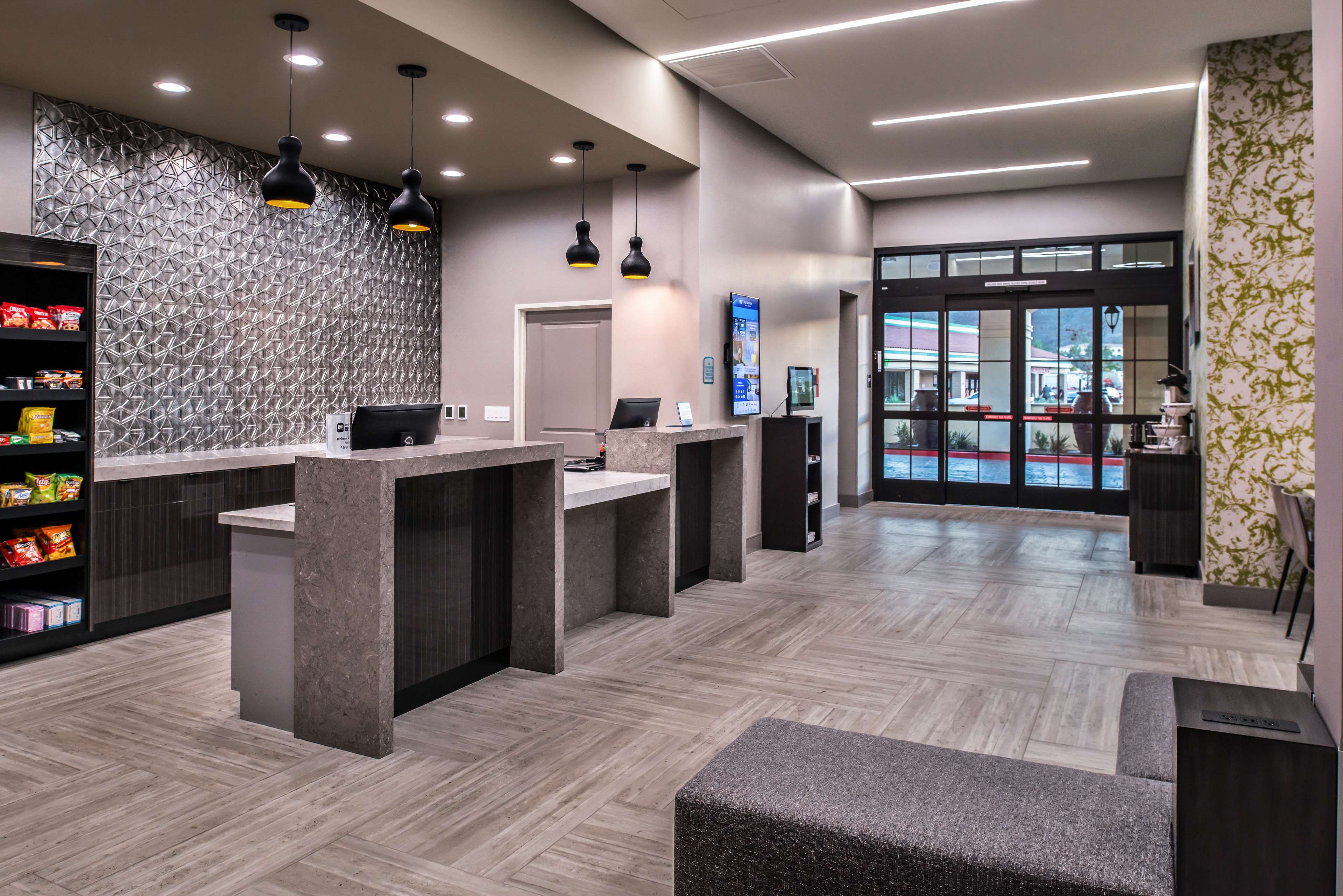 Best Western Plus Temecula Wine Country Hotel & Suites Photo