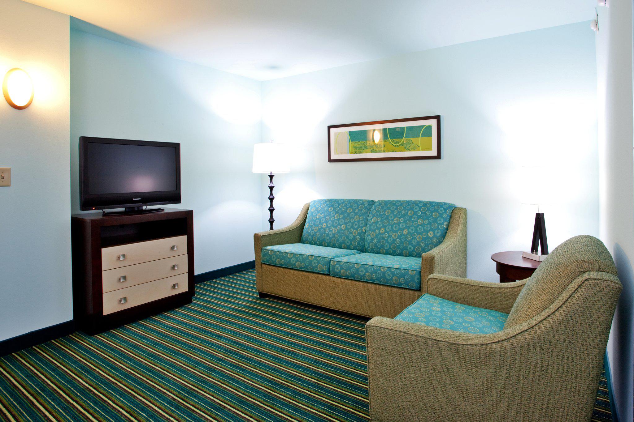 Holiday Inn Express & Suites Norfolk Airport Photo