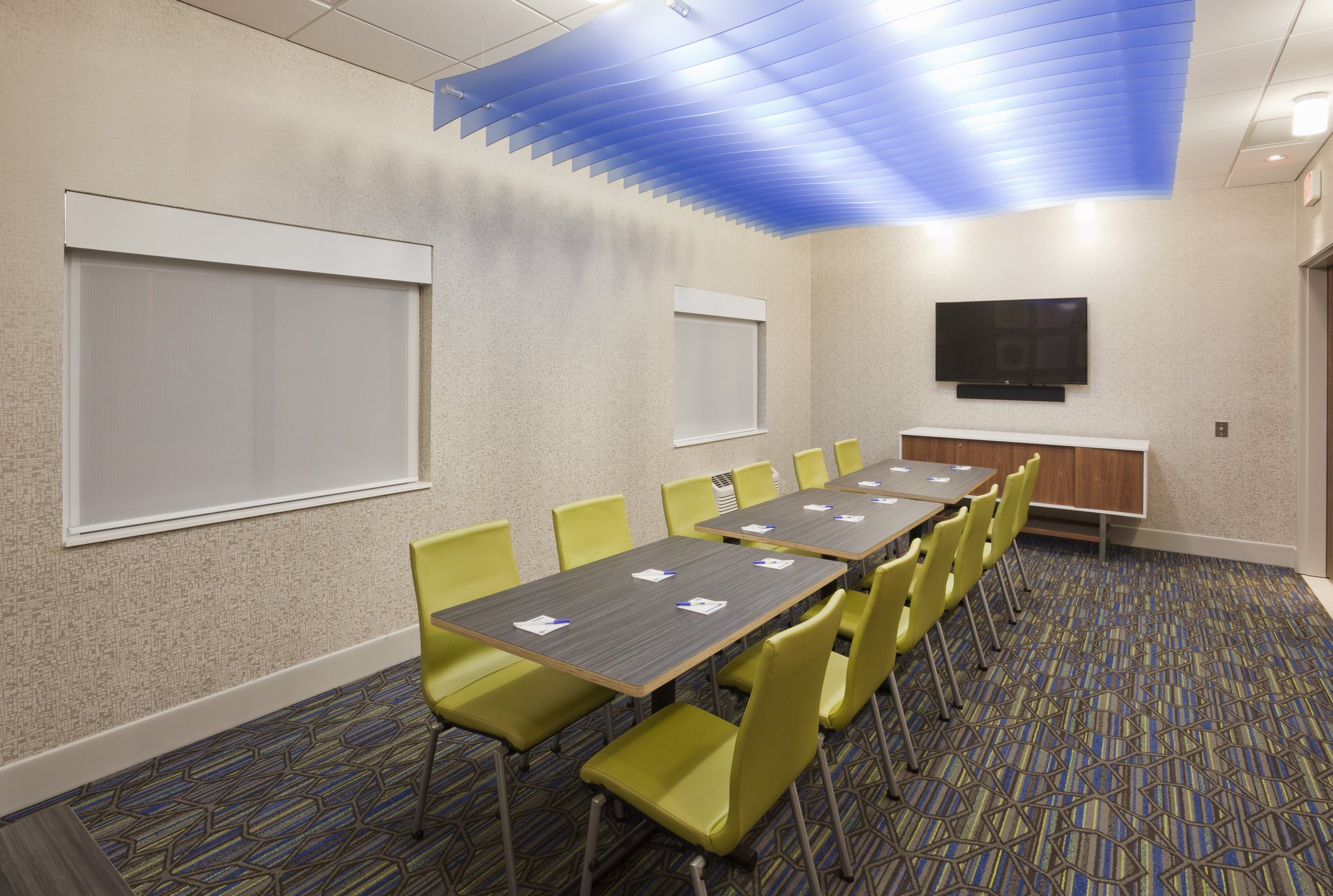 Holiday Inn Express Roseville-St. Paul by IHG Image