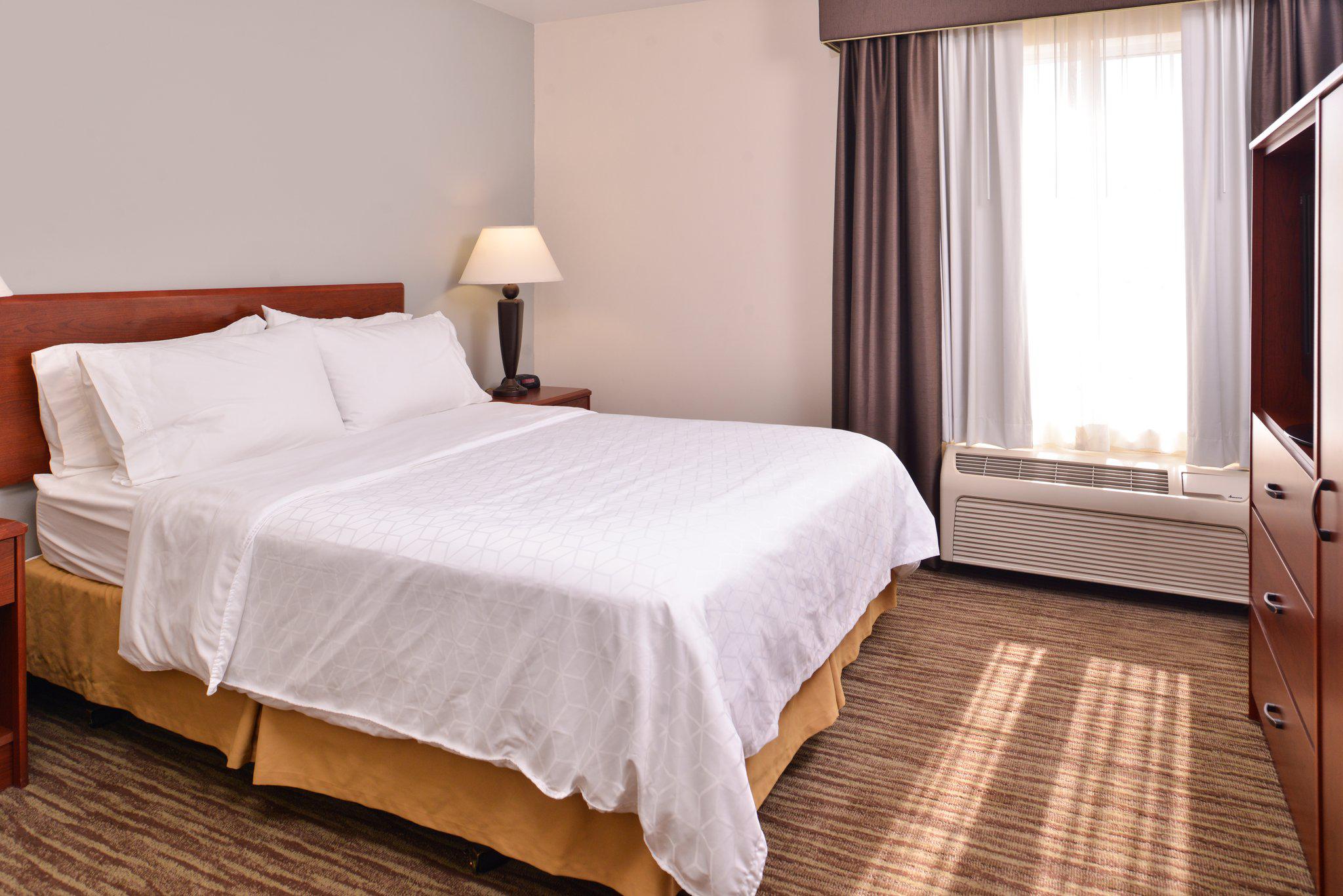 Holiday Inn Express & Suites Sioux Falls at Empire Mall Photo