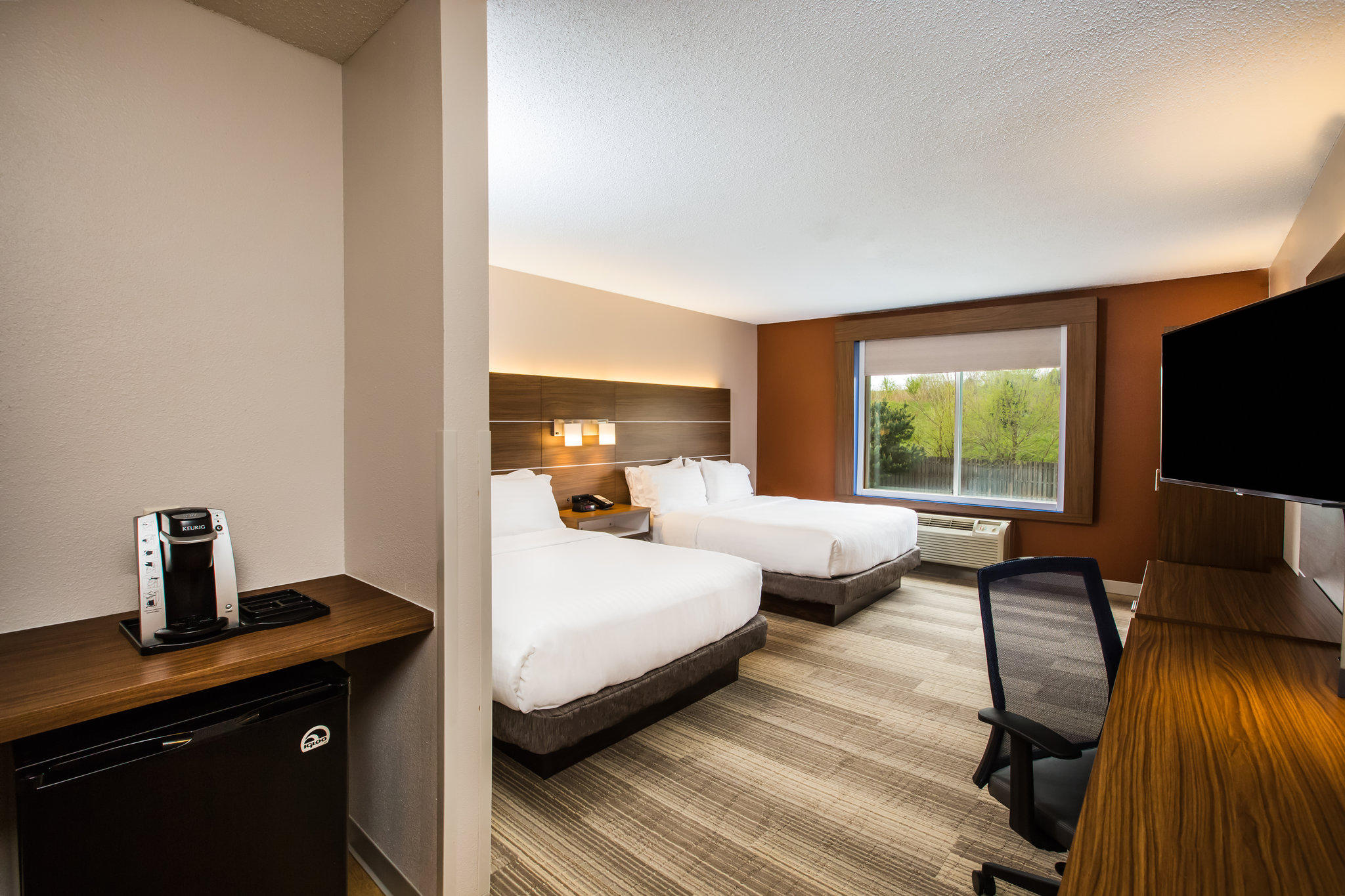 Holiday Inn Express & Suites Bellevue (Omaha Area) Photo