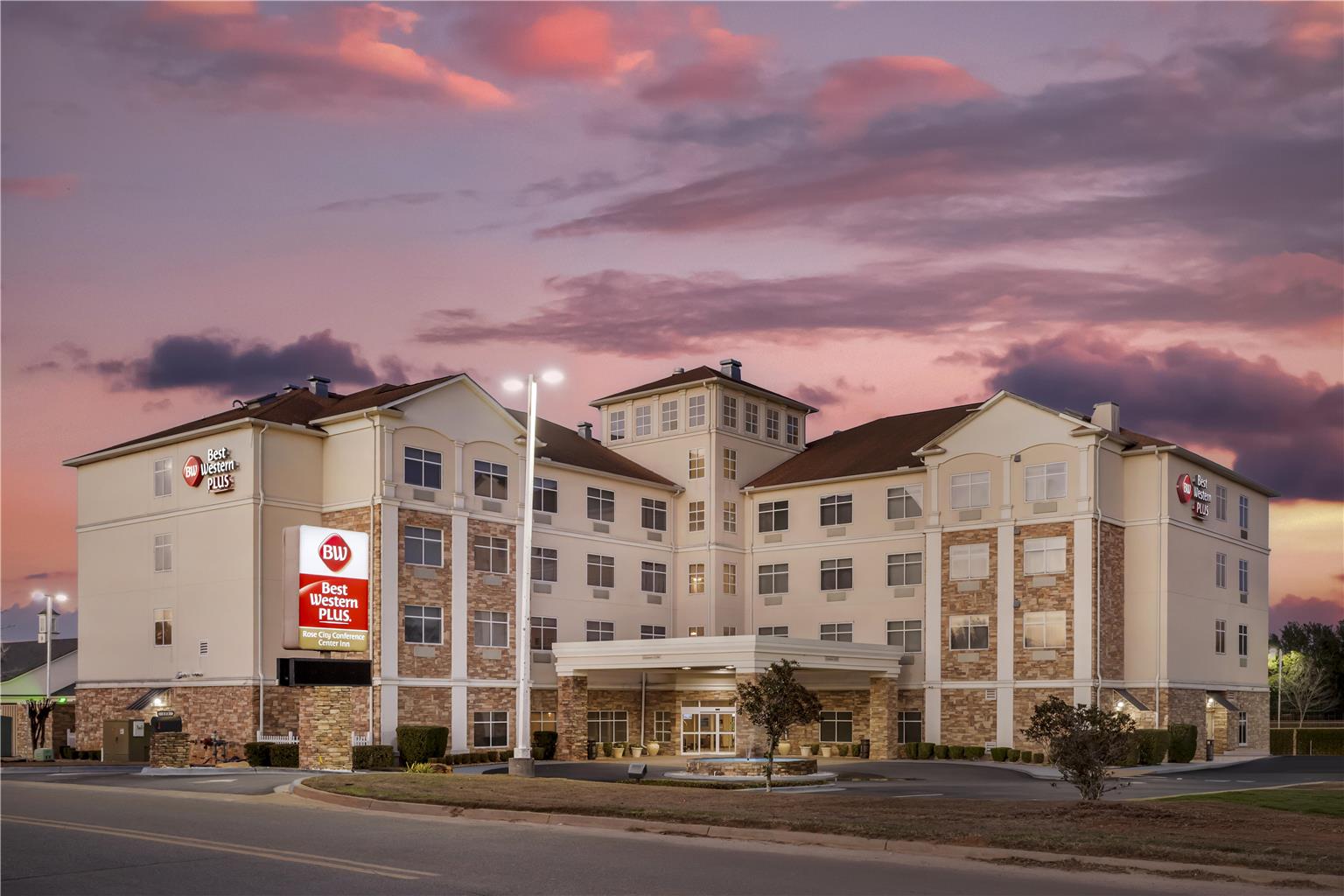 Best Western Plus Rose City Conference Center Inn Image