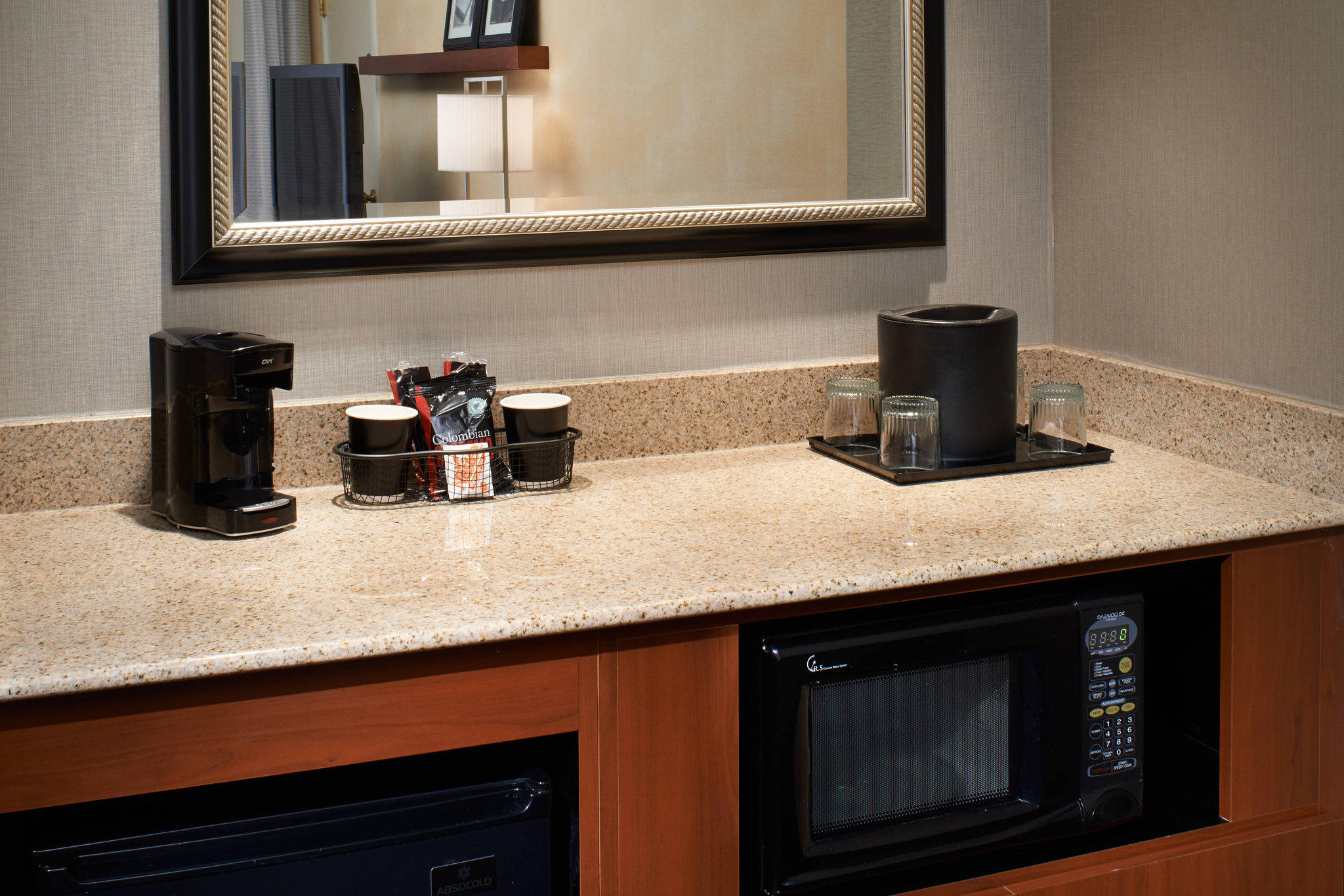 Courtyard by Marriott Detroit Dearborn Photo