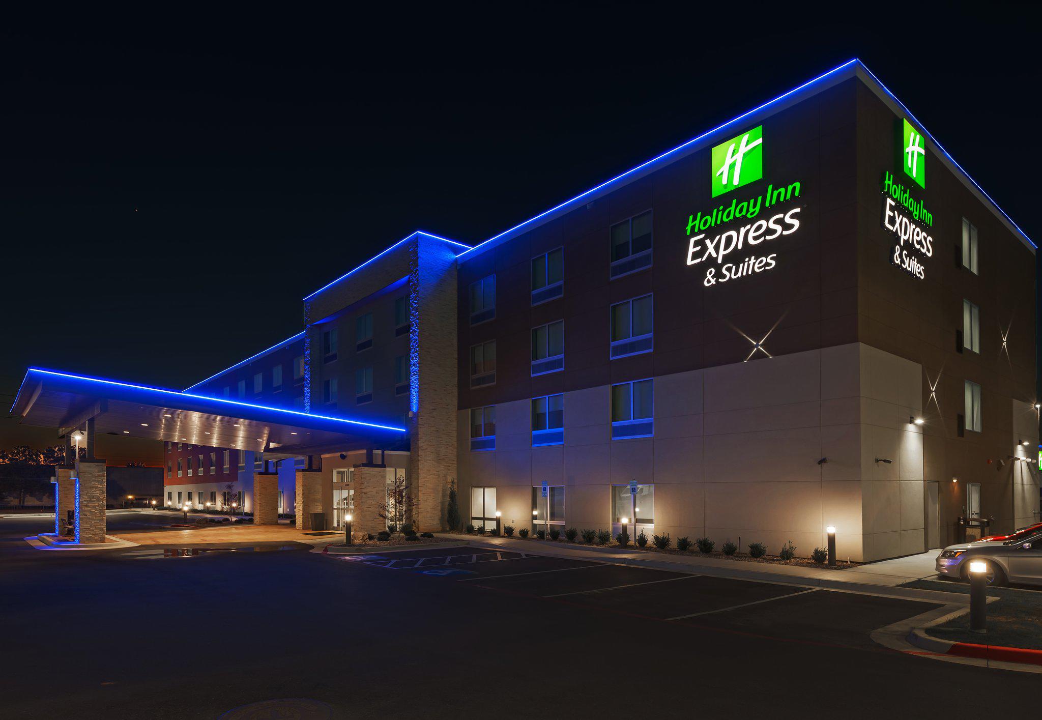 Holiday Inn Express & Suites Tulsa South - Woodland Hills Photo