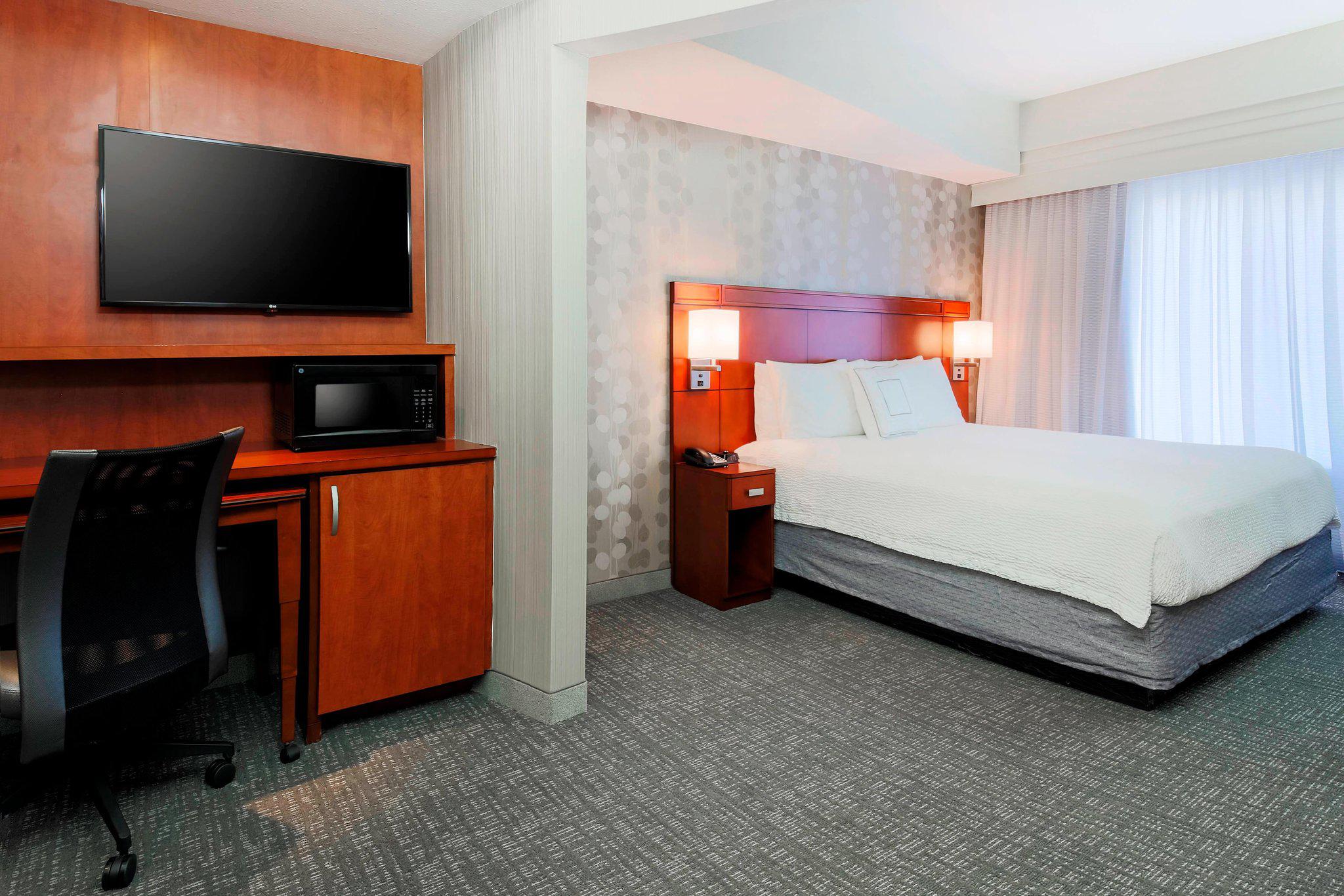 Courtyard by Marriott Dallas Arlington South Photo