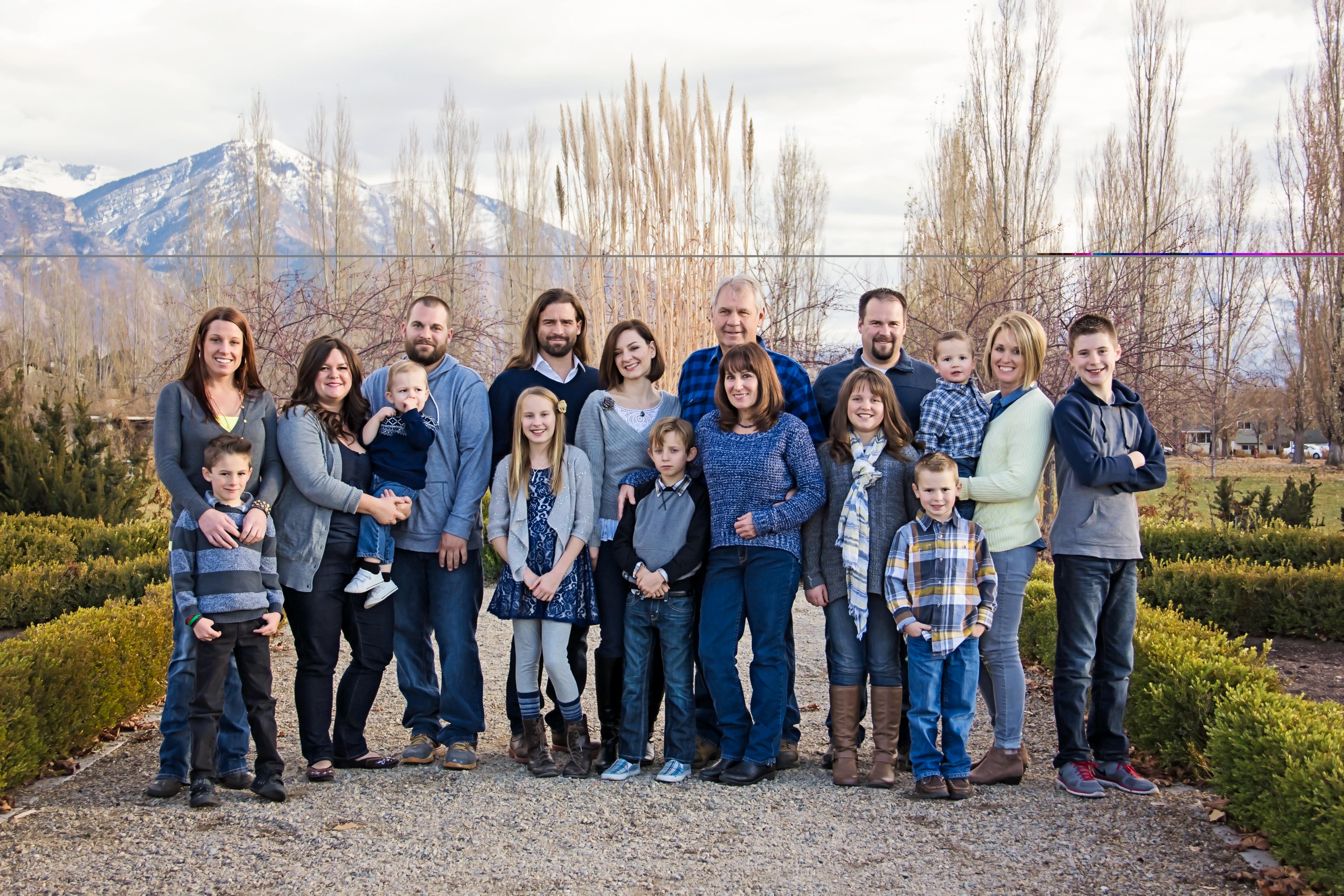 We love doing extended family photography in Utah County!!  We provide some of the best photographers around for family photography.  We have extended family photographers in Utah county, extended family photographers in St George, and extended family photographers in Salt Lake City.  And did I mention we are super affordable?!