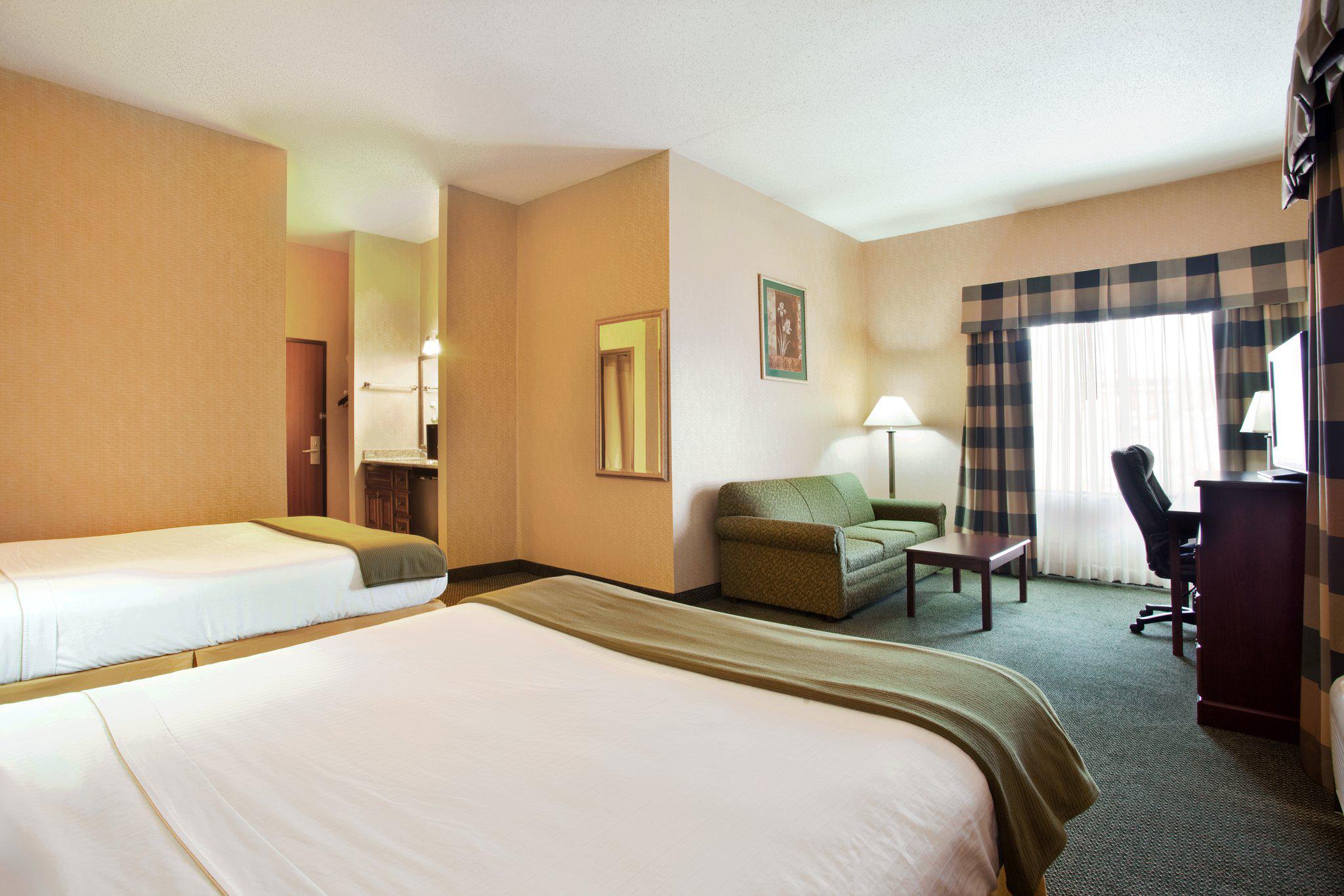 Holiday Inn Express & Suites Sycamore Photo