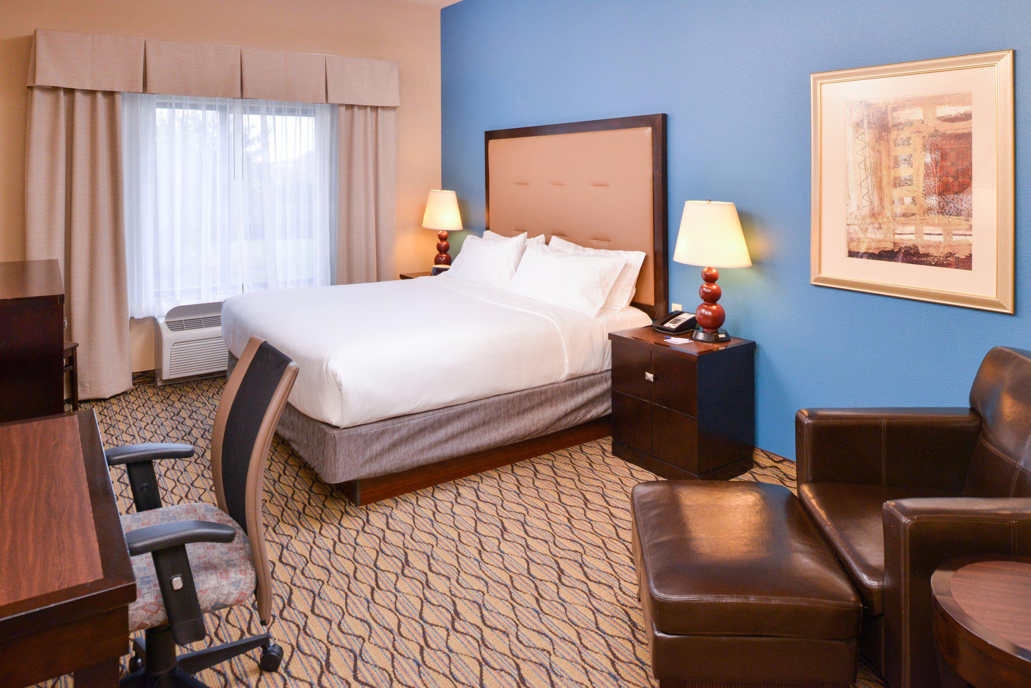 Holiday Inn Express & Suites Wichita Falls Photo